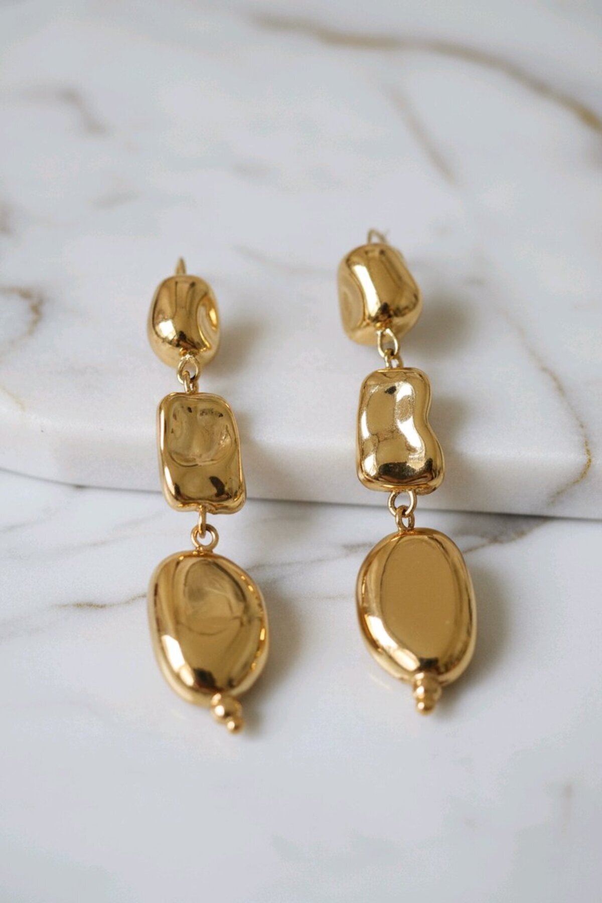 Gold Sallantılı Kadın Küpe