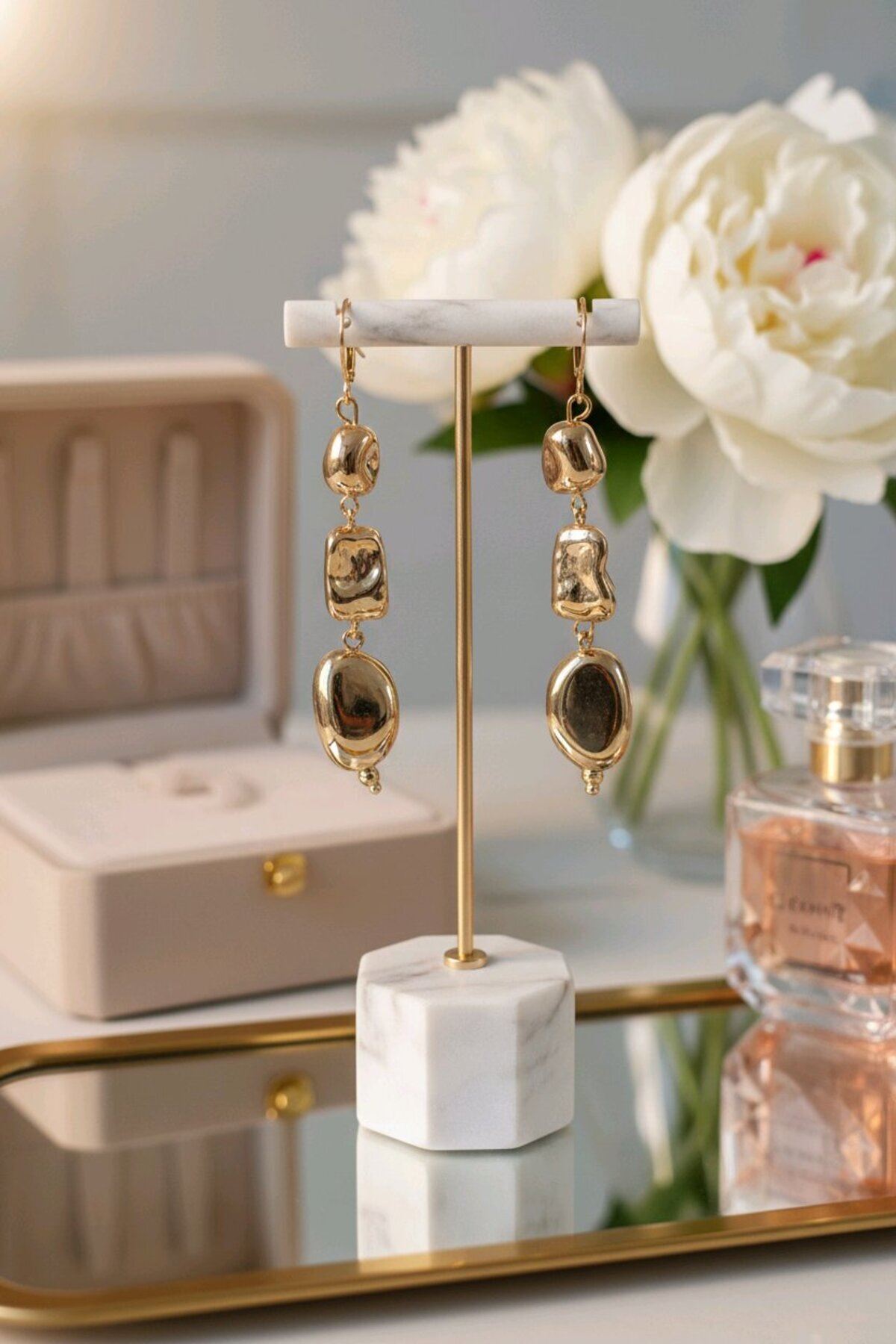 Gold Sallantılı Kadın Küpe