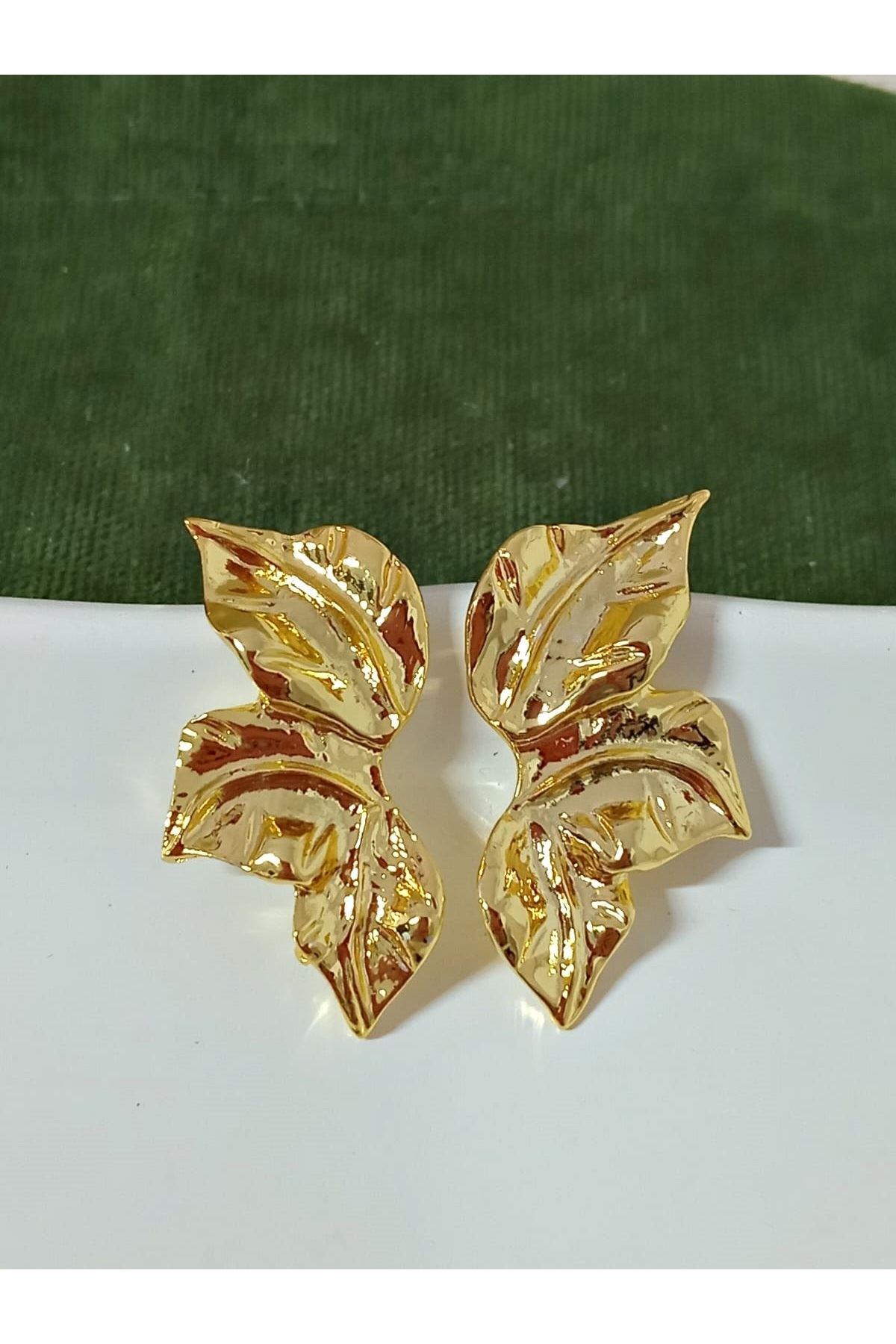 Gold Yarım Yaprak Şık Kadın Küpe