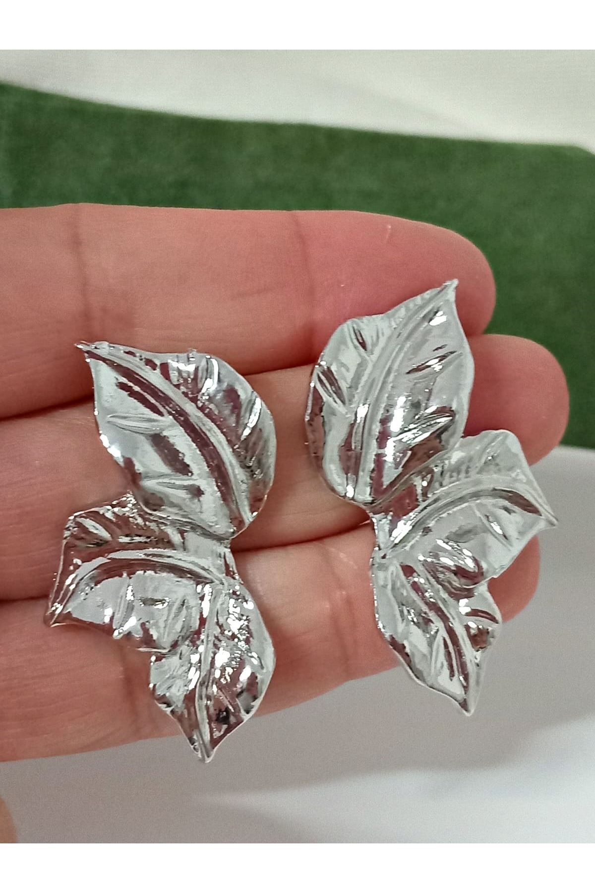 Gümüş Yarım Yaprak Şık Kadın Küpe