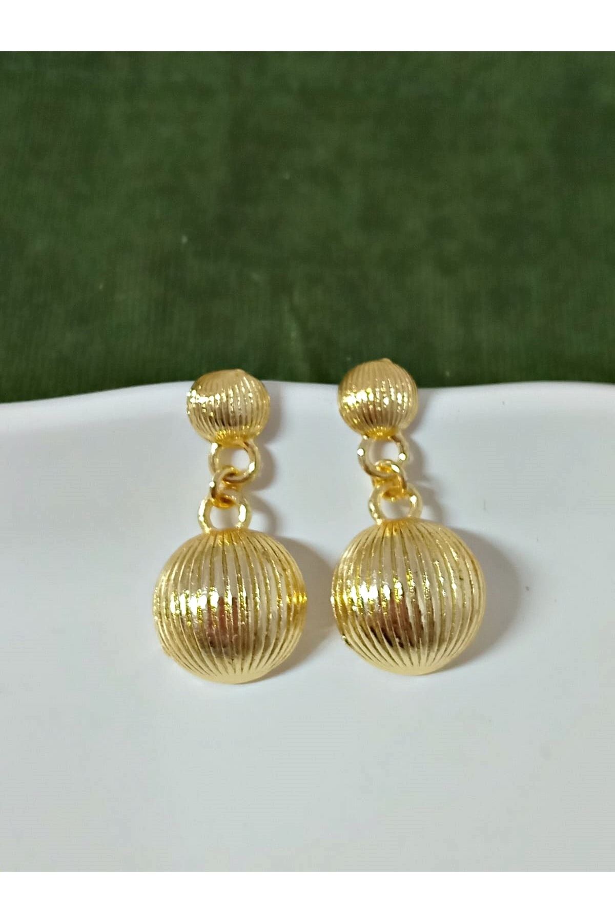 Gold Yuvarlak Hafif Sallantılı Kadın Küpe