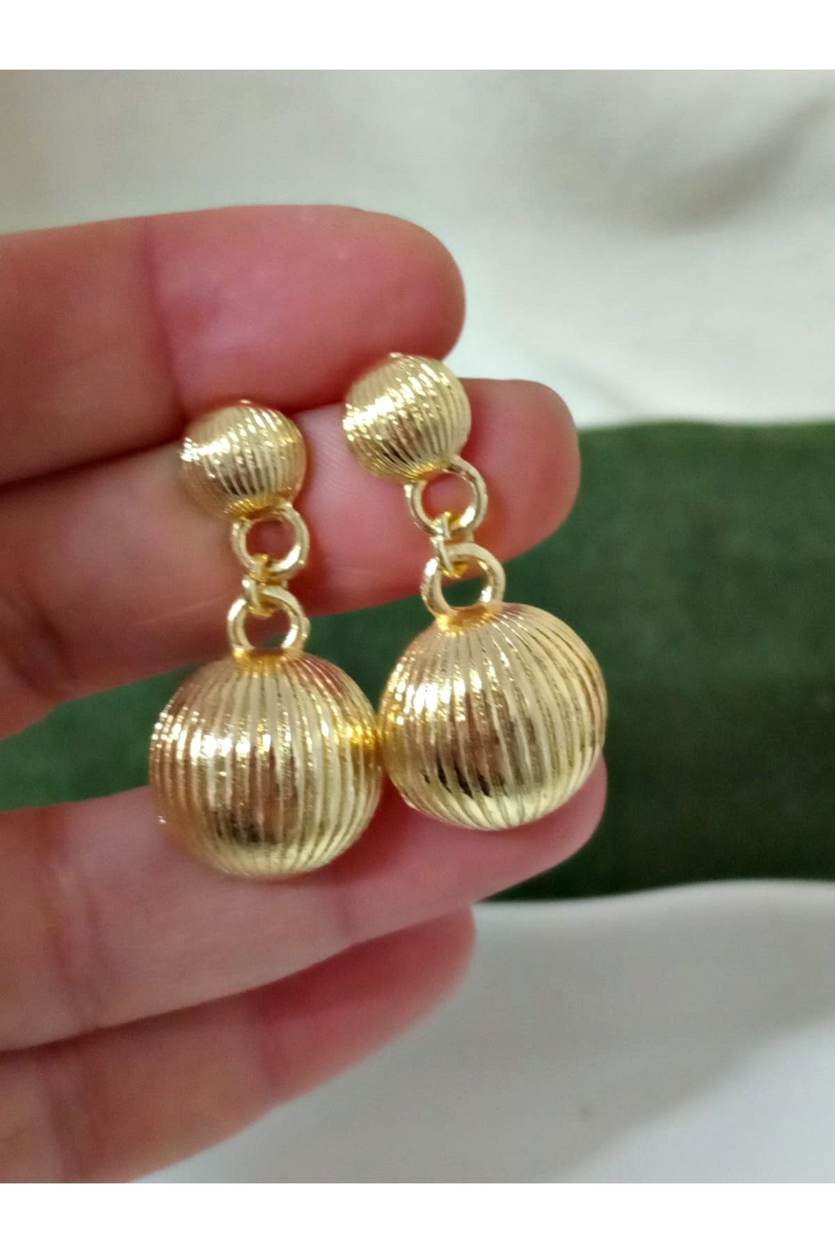 Gold Yuvarlak Hafif Sallantılı Kadın Küpe