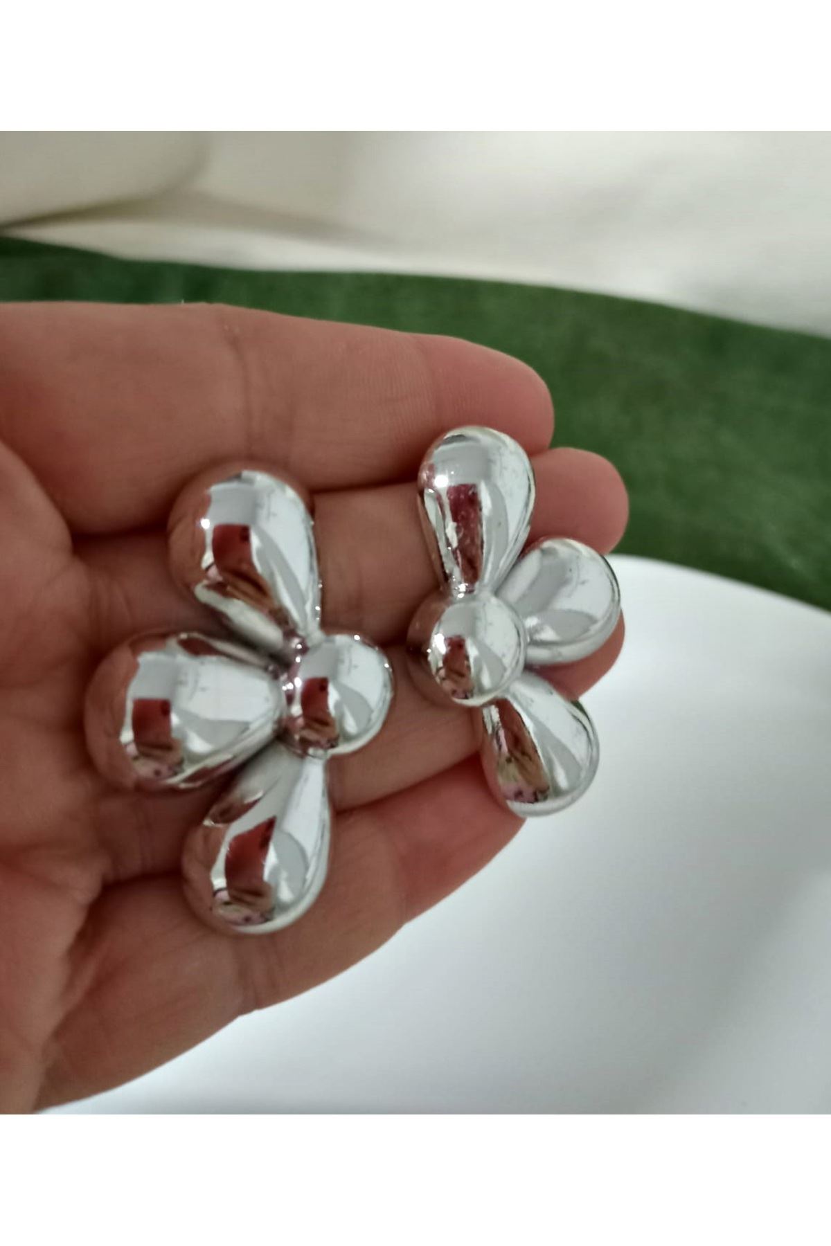 Gümüş Büyük Papatya Şık Kadın Küpe