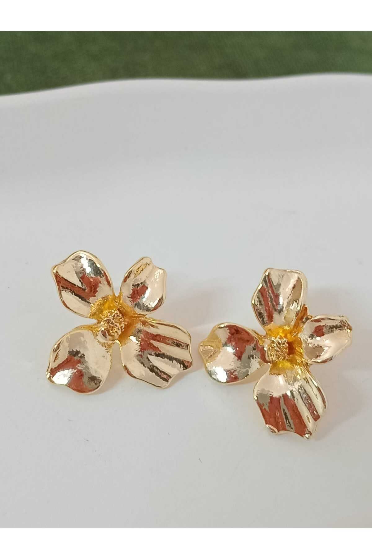 Gold Çiçek Hafif Küçük Kadın Küpe