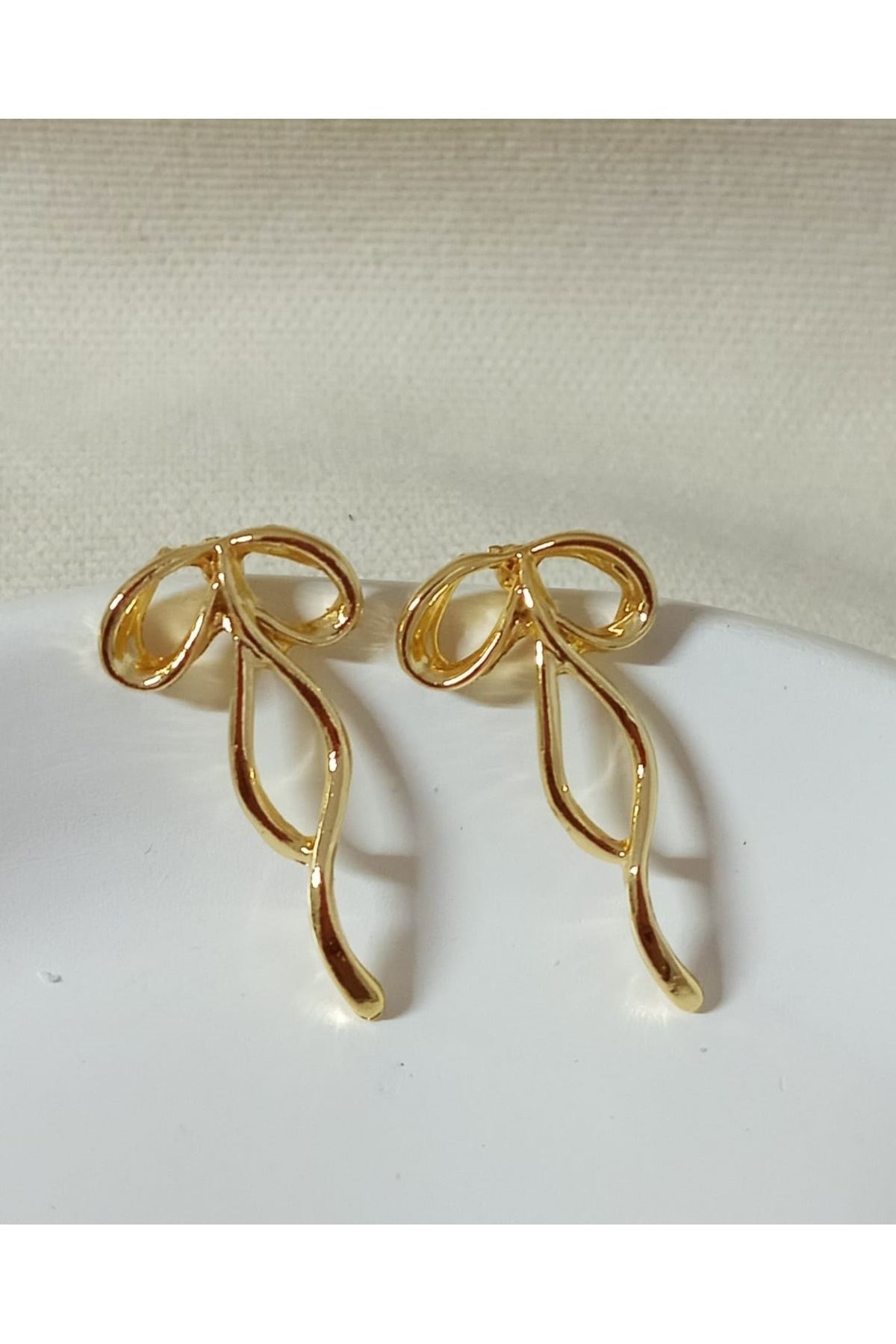 Küçük Gold Fiyonk Kurdele Şık Kadın Küpe