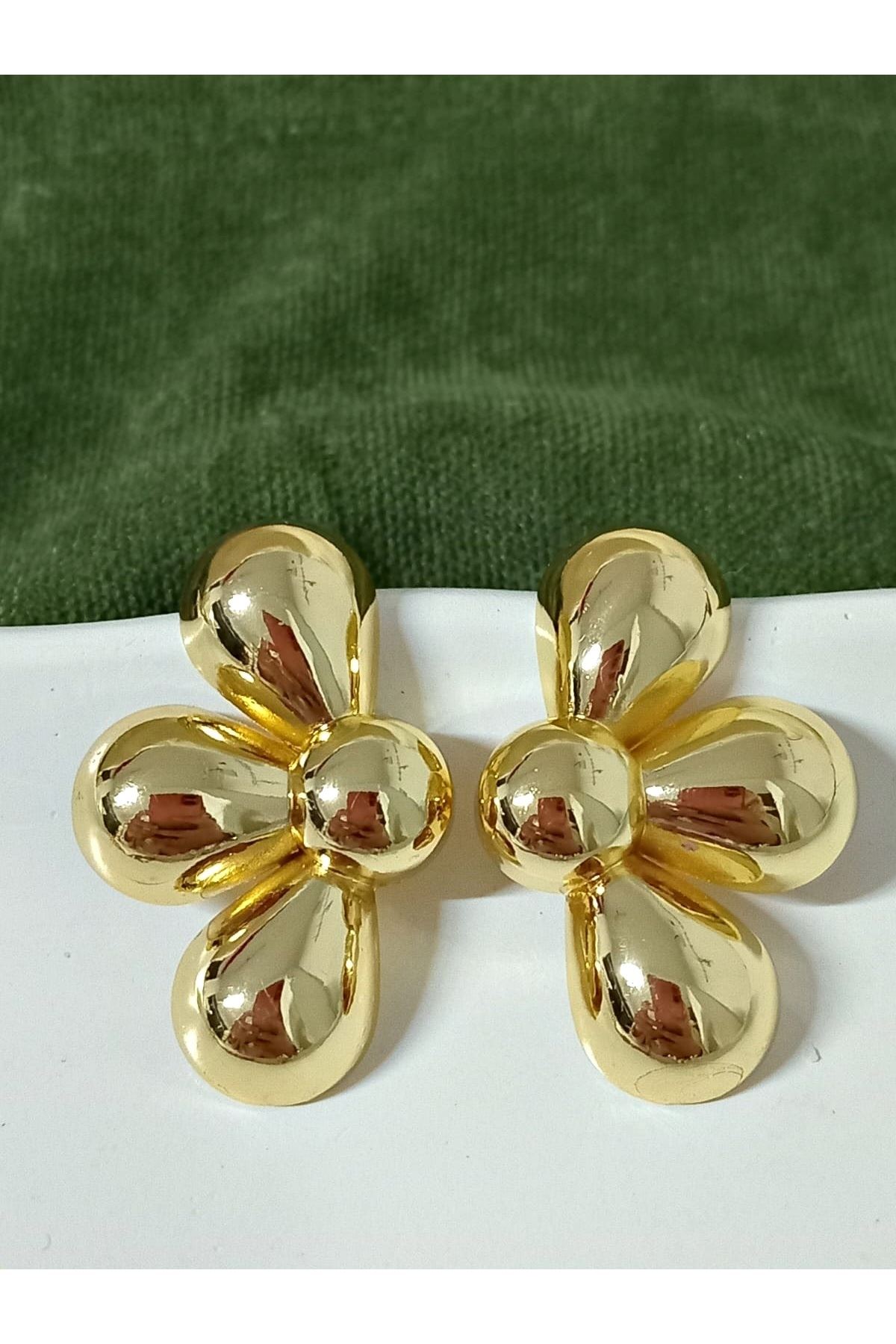 Gold Büyük Papatya Şık Kadın Küpe