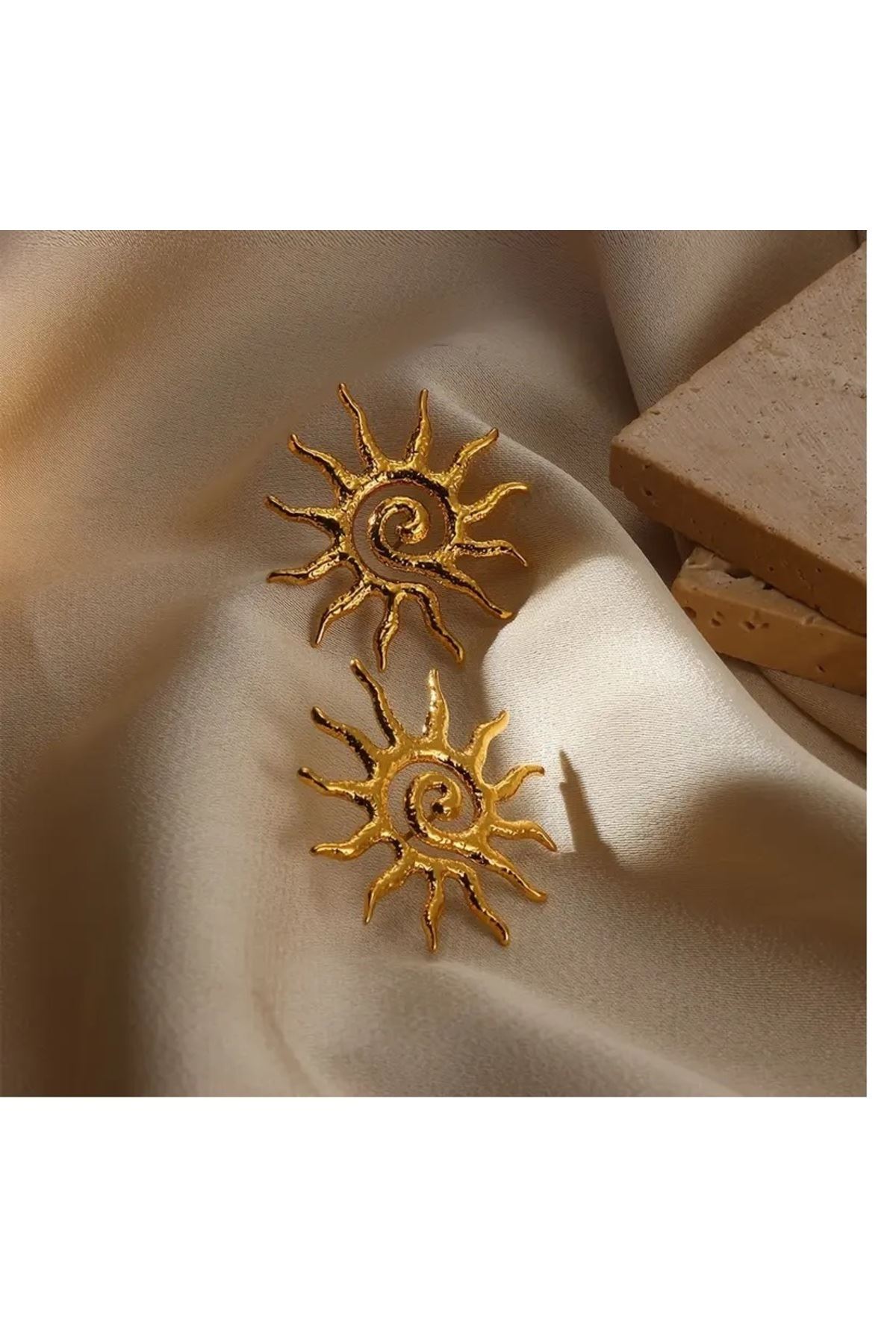 Gold Güneş Çivi Kadın Küpe, 3,5cm