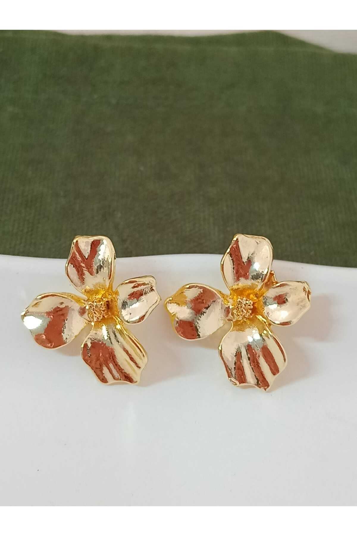 Gold Çiçek Hafif Küçük Kadın Küpe