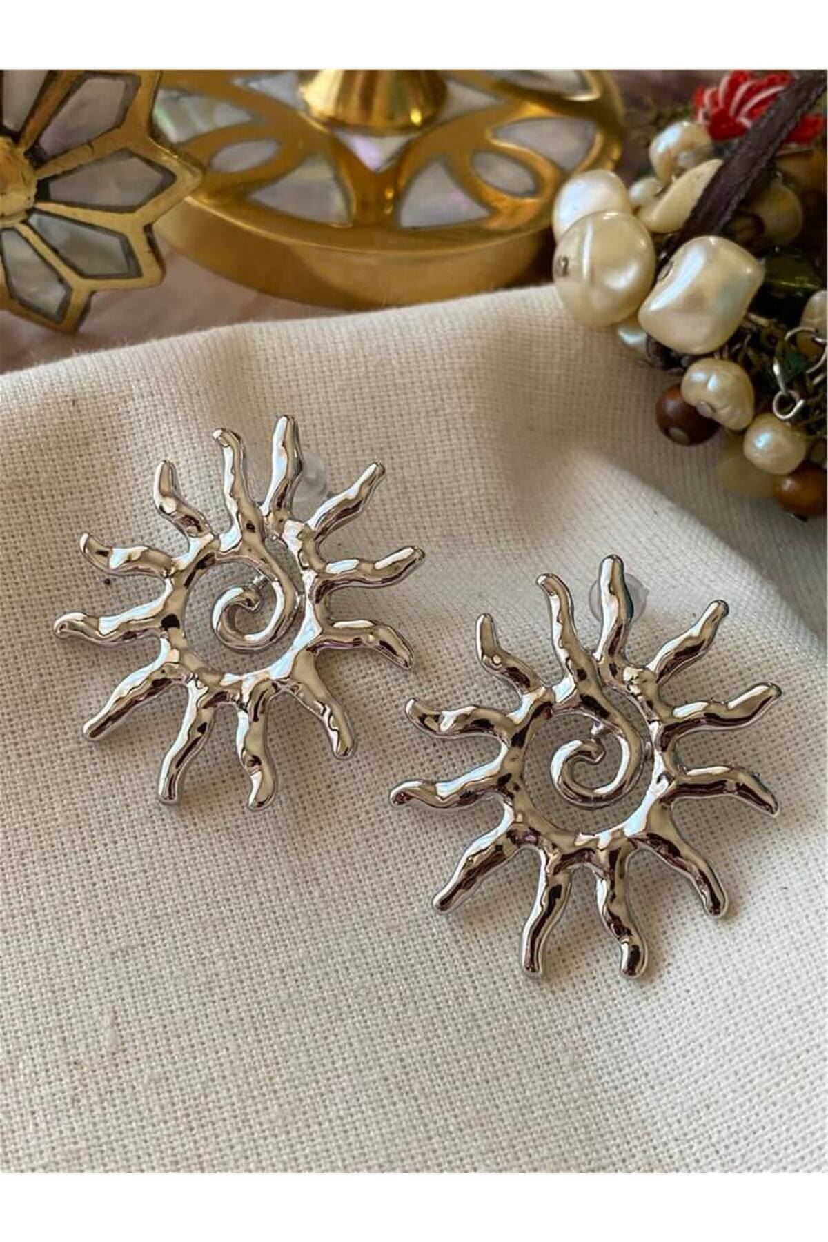Gümüş Güneş Çivi Kadın Küpe, 3,5cm