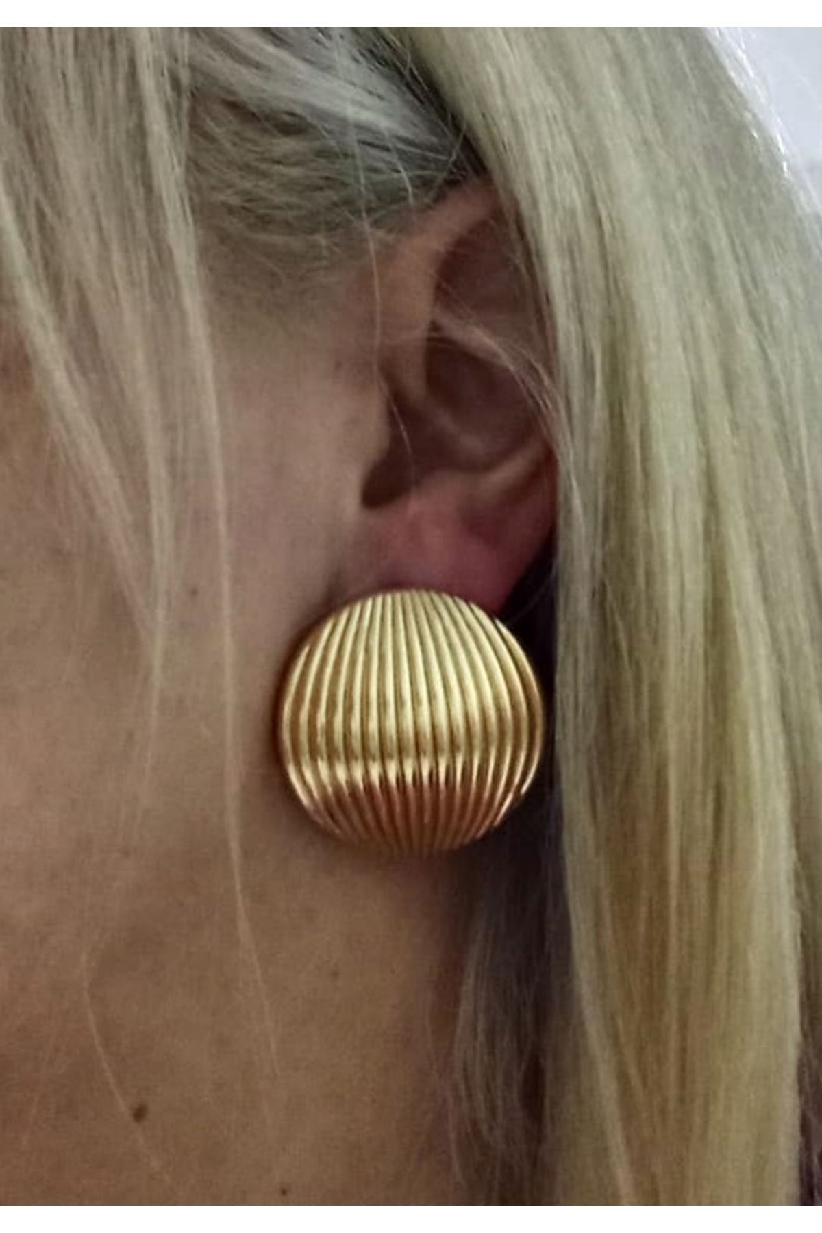 Gold Çizgi Detaylı Bombe Küpe