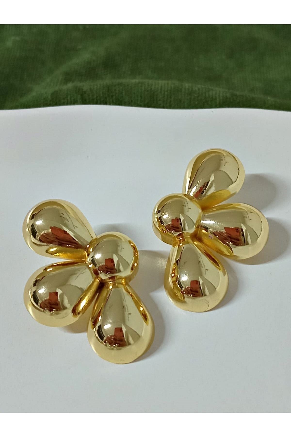 Gold Büyük Papatya Şık Kadın Küpe