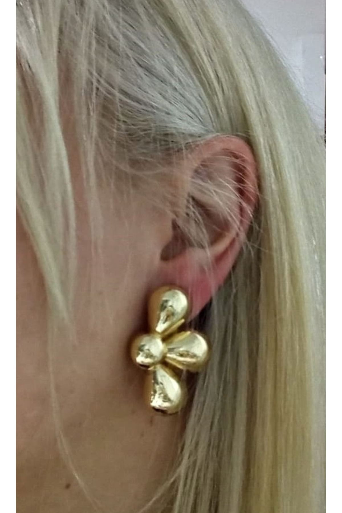 Gold Büyük Papatya Şık Kadın Küpe