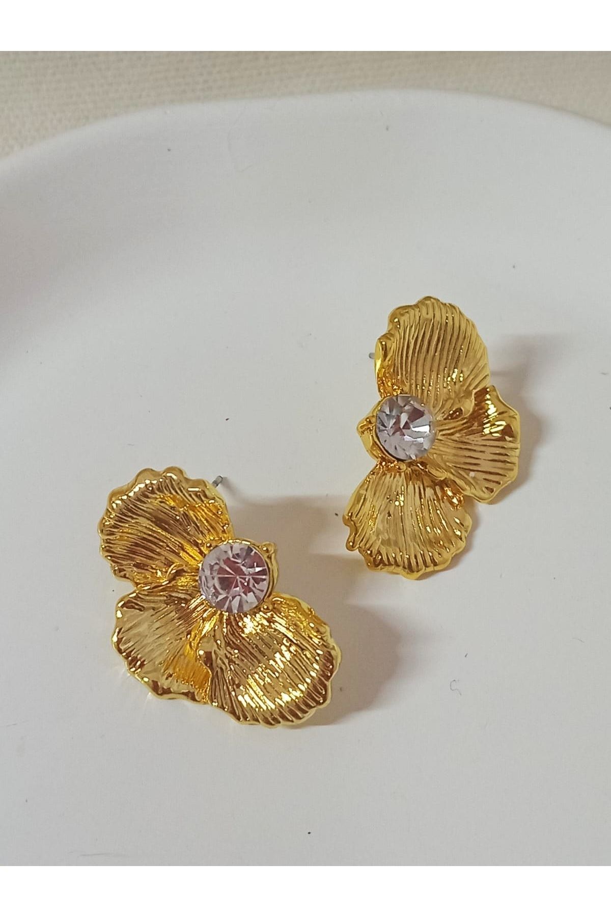 Gold Yarım Çiçek Taşlı Şık Kadın Küpe