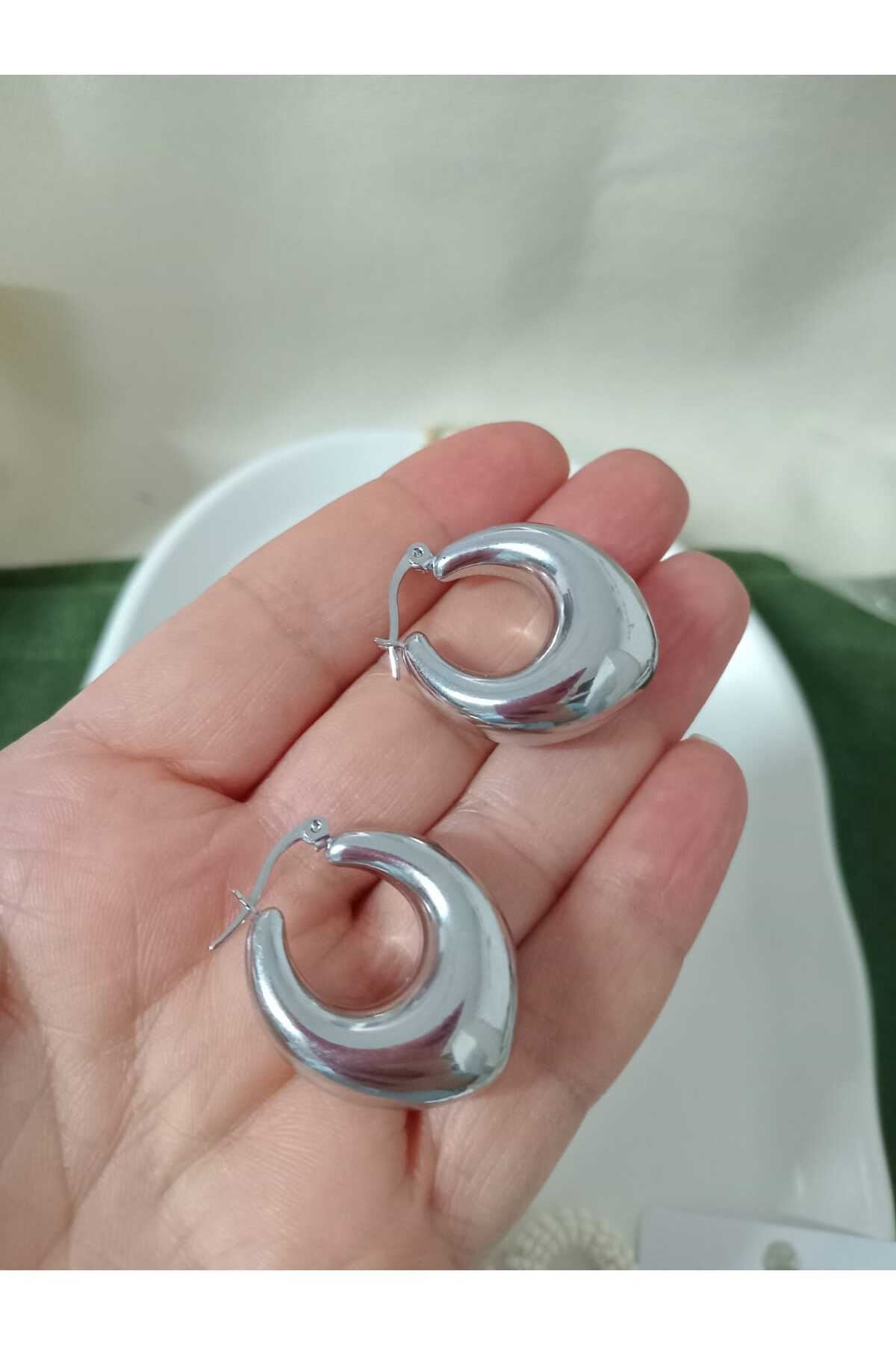 Gümüş Bombeli Hafif Şık Kadın Küpe