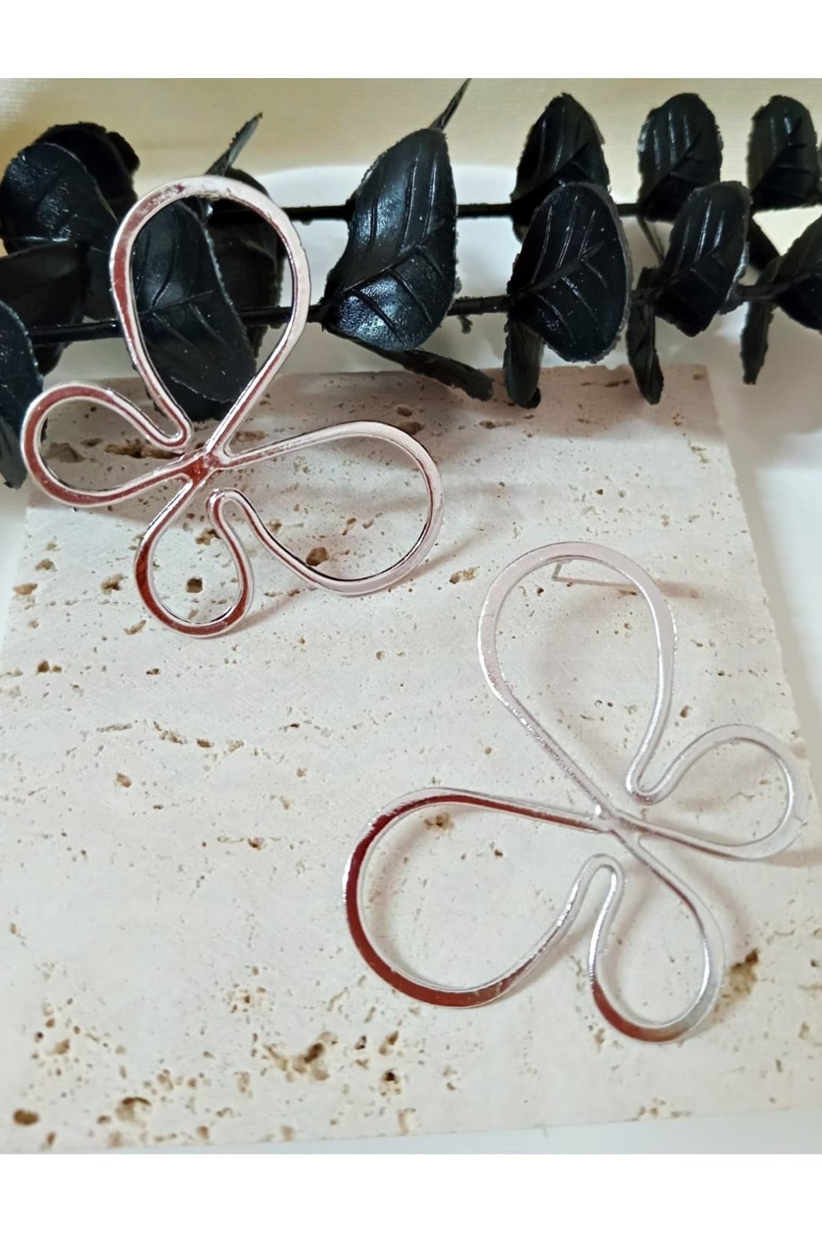 Gümüş Tel Kelebek Şık Hafif Kadın Küpe