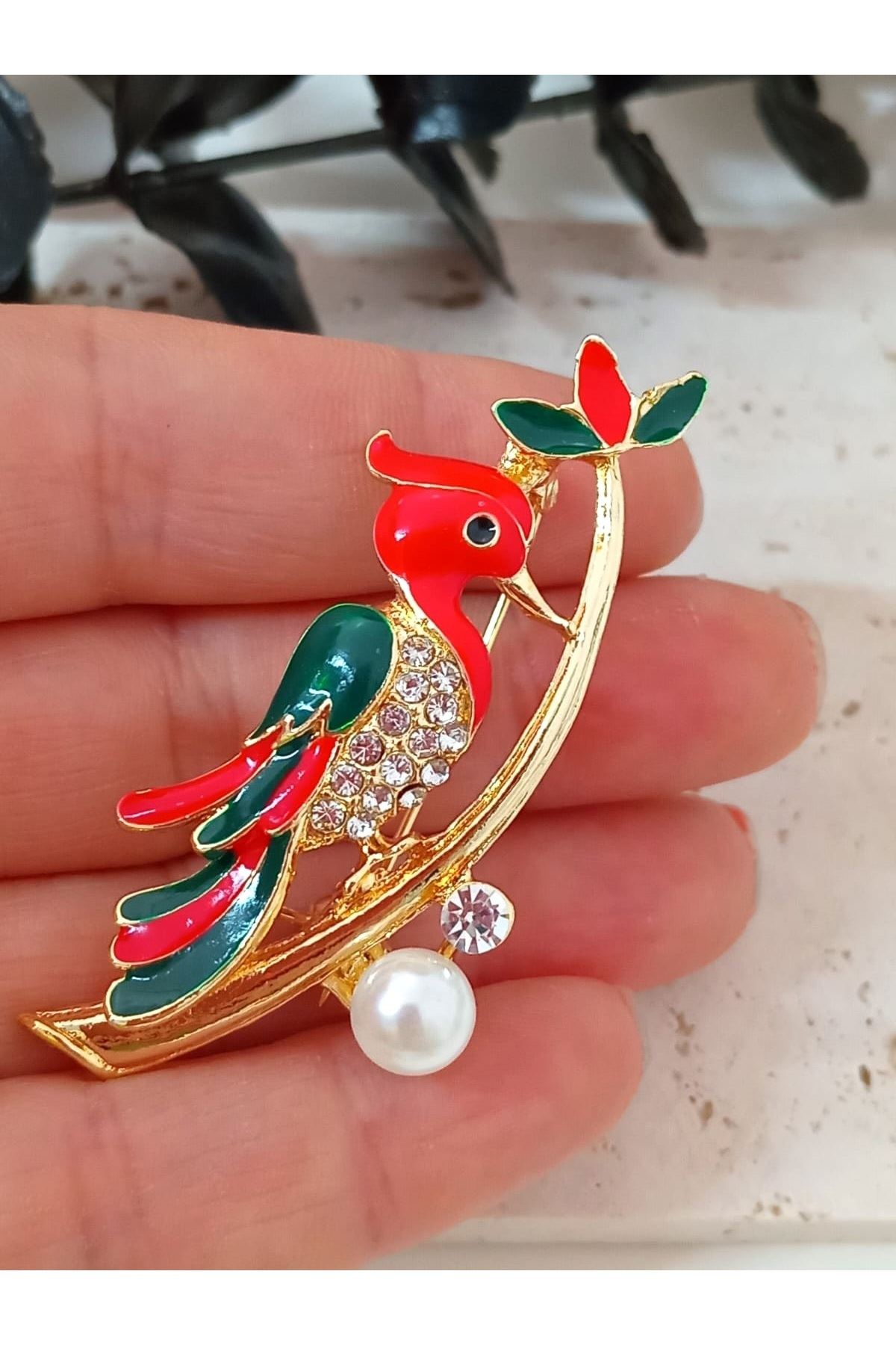 Kırmızı Yeşil Kuş İncili Taşlı Şık Broş