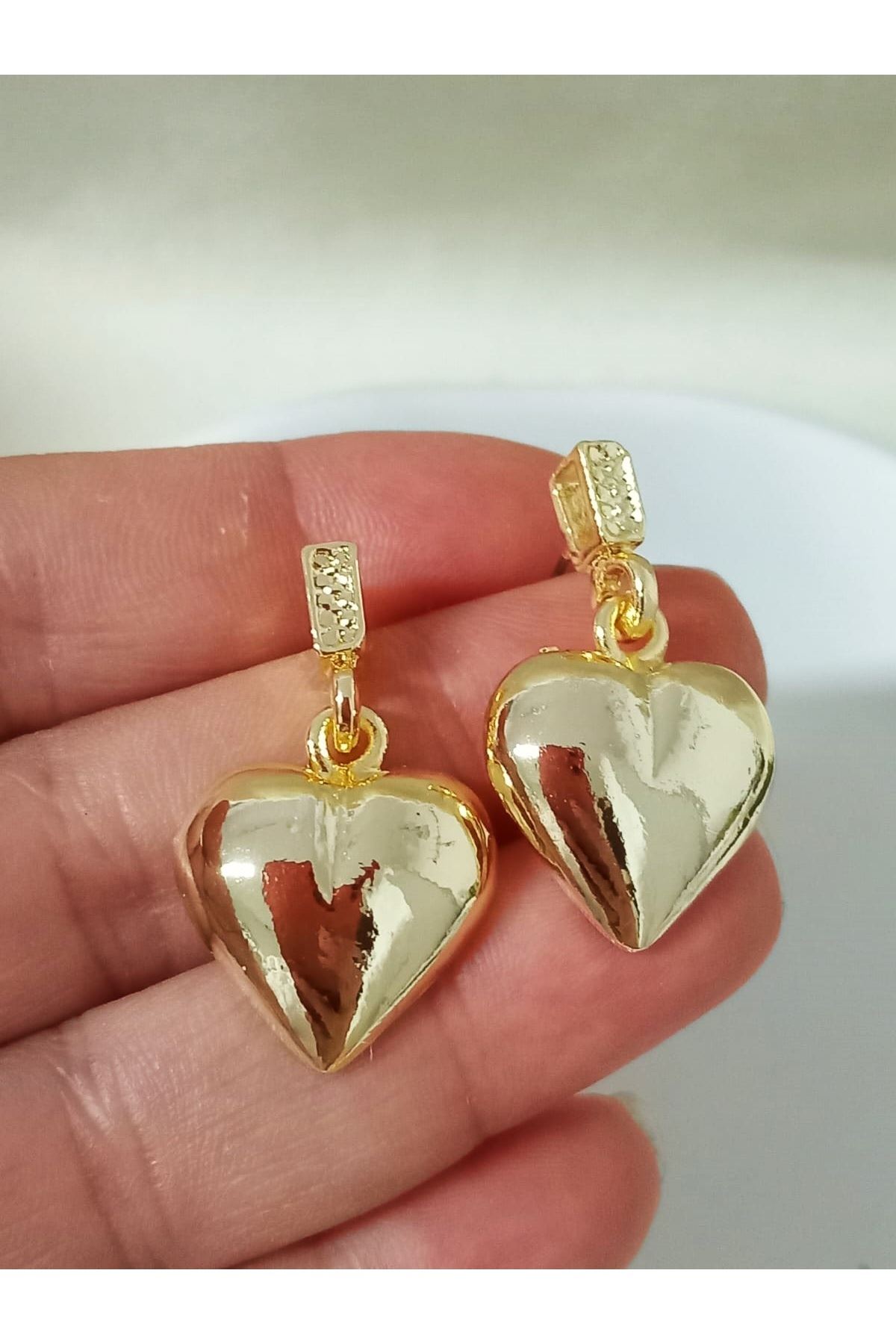Gold Sallantılı Kalp Hafif Kadın Küpe
