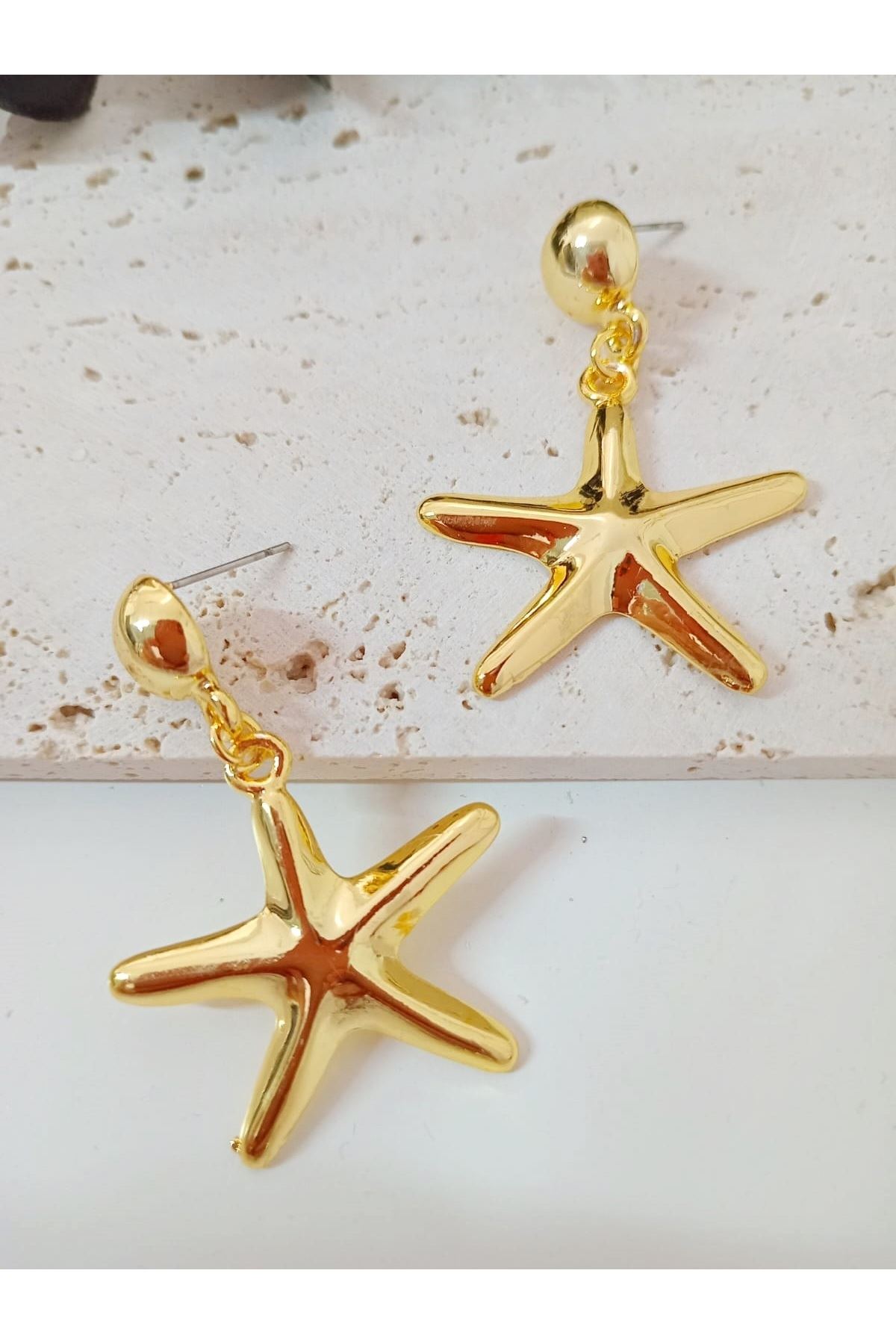 Gold Deniz Yıldızı Sallantılı Hafif Kadın Küpe