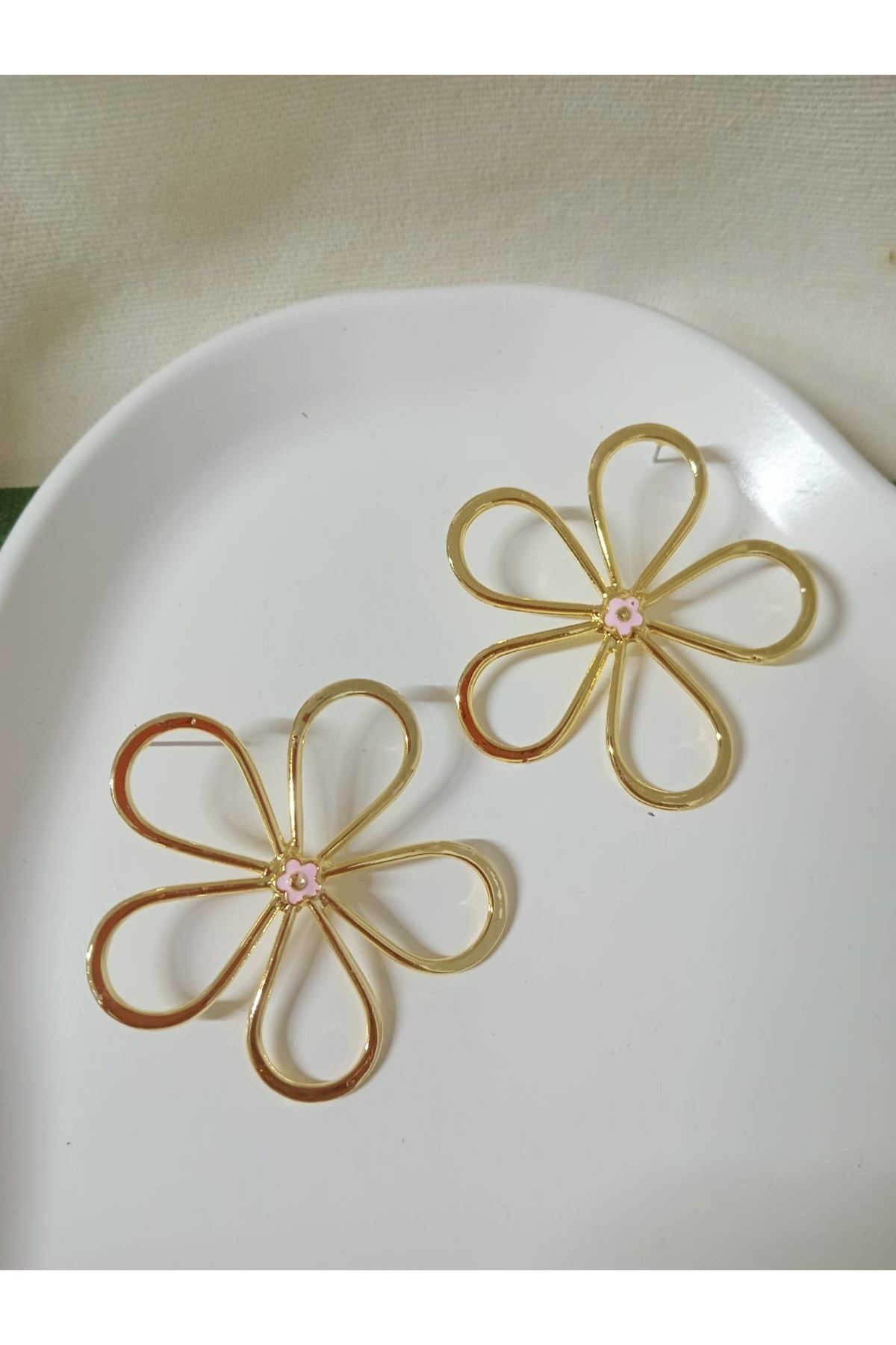Gold Pembe Mineli Papatya Kadın Küpe, Daisy