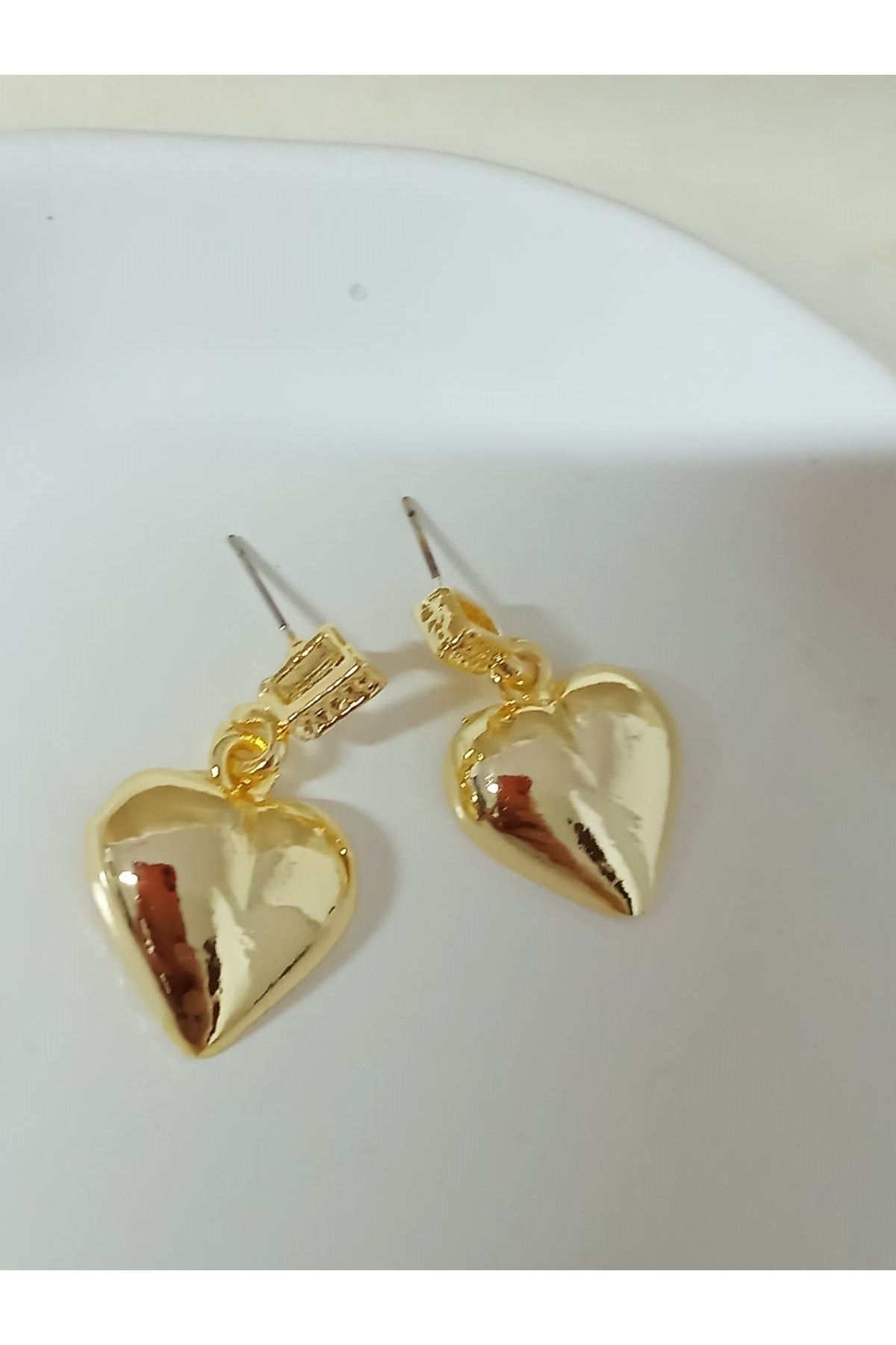Gold Sallantılı Kalp Hafif Kadın Küpe
