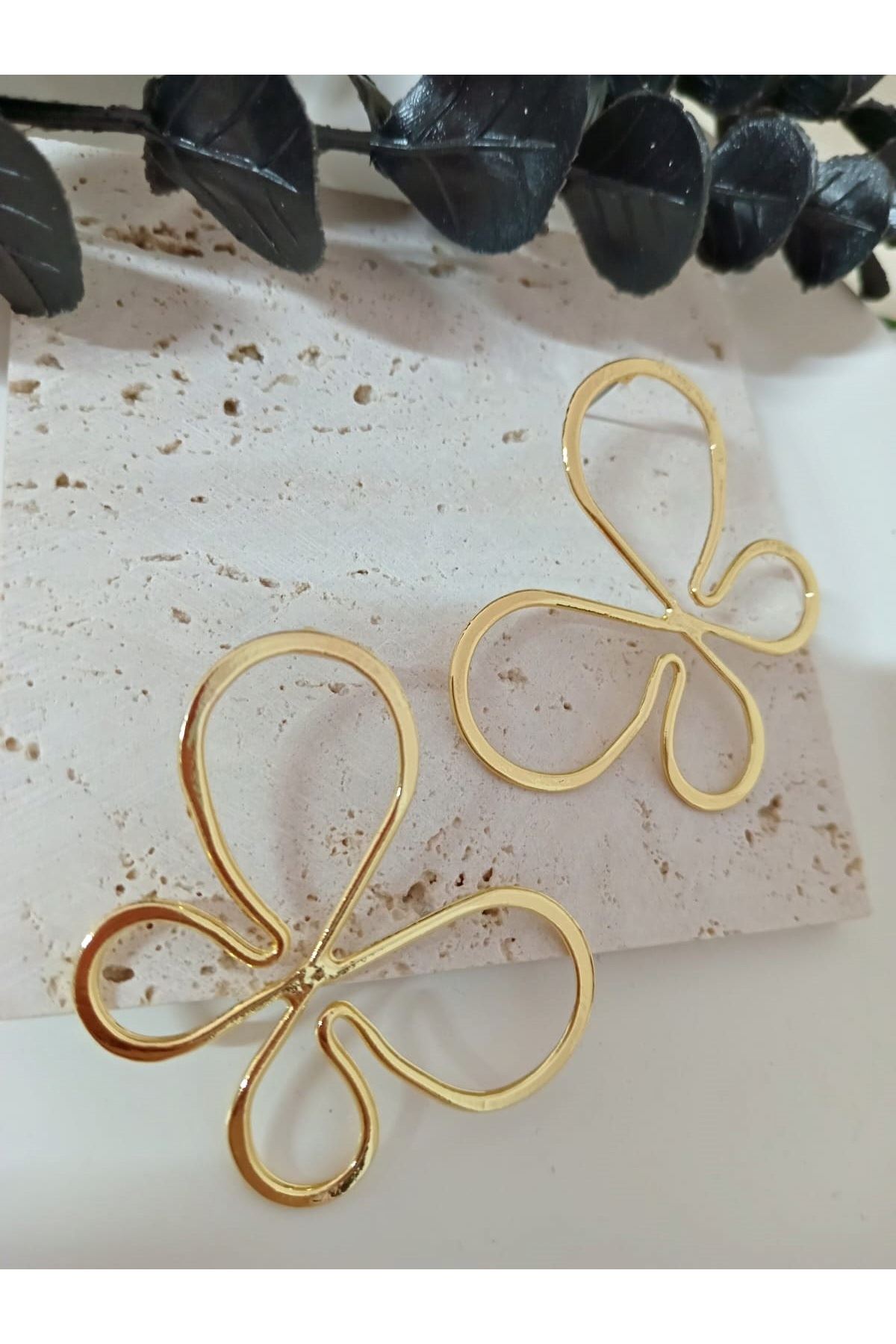 Gold Tel Kelebek Şık Hafif Kadın Küpe