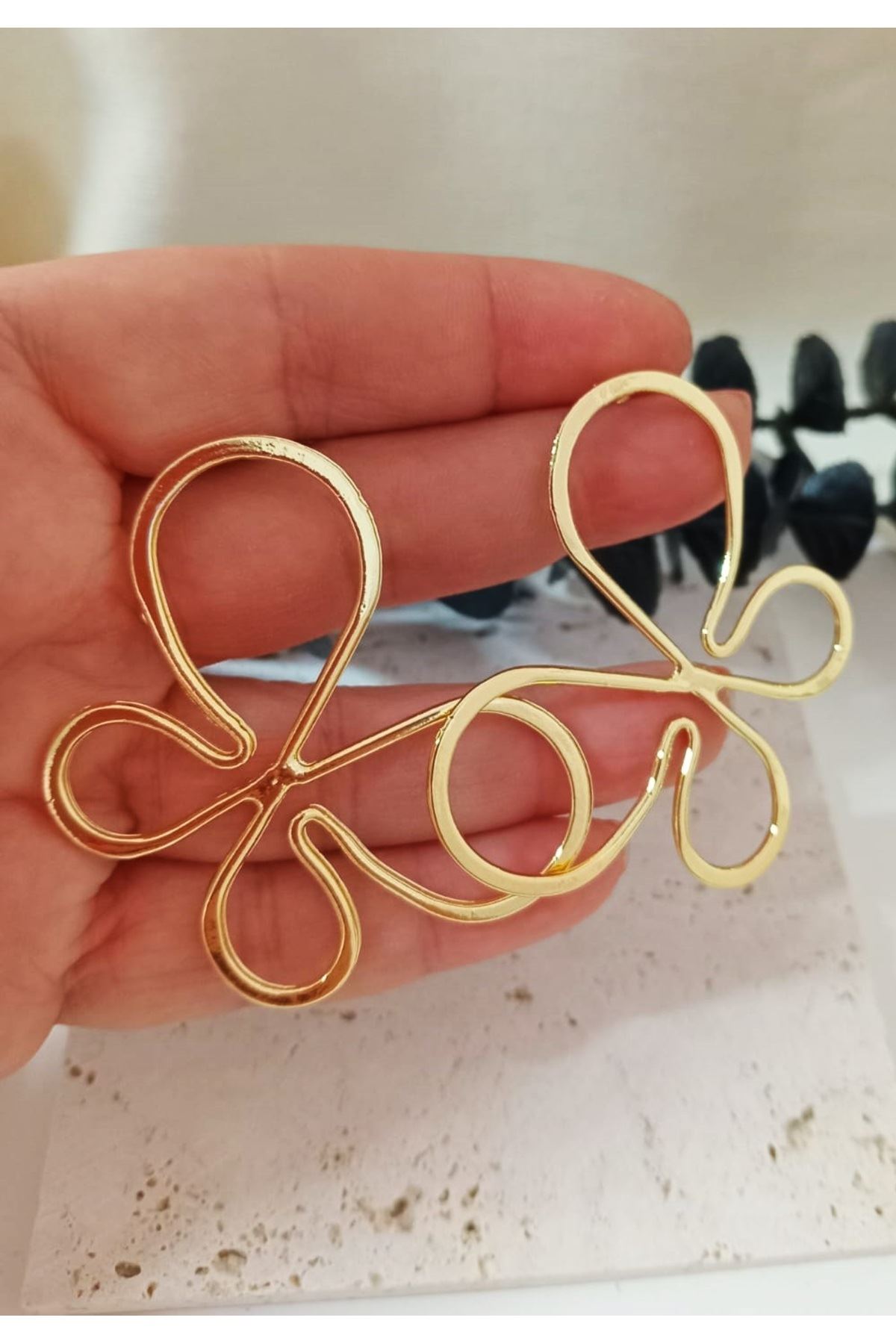 Gold Tel Kelebek Şık Hafif Kadın Küpe