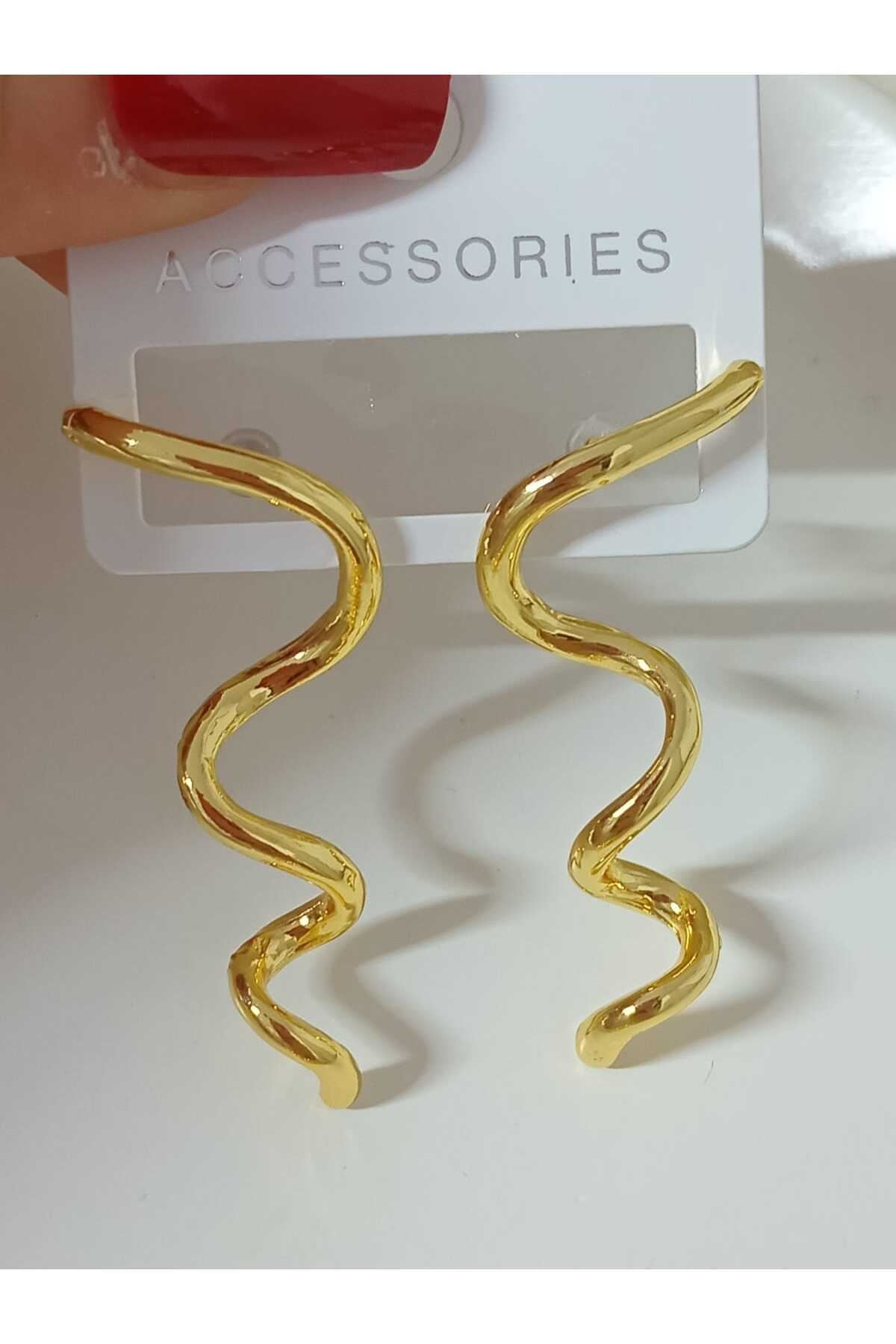 Marka Model, Gold Kıvrımlı Hafif Kadın Küpe
