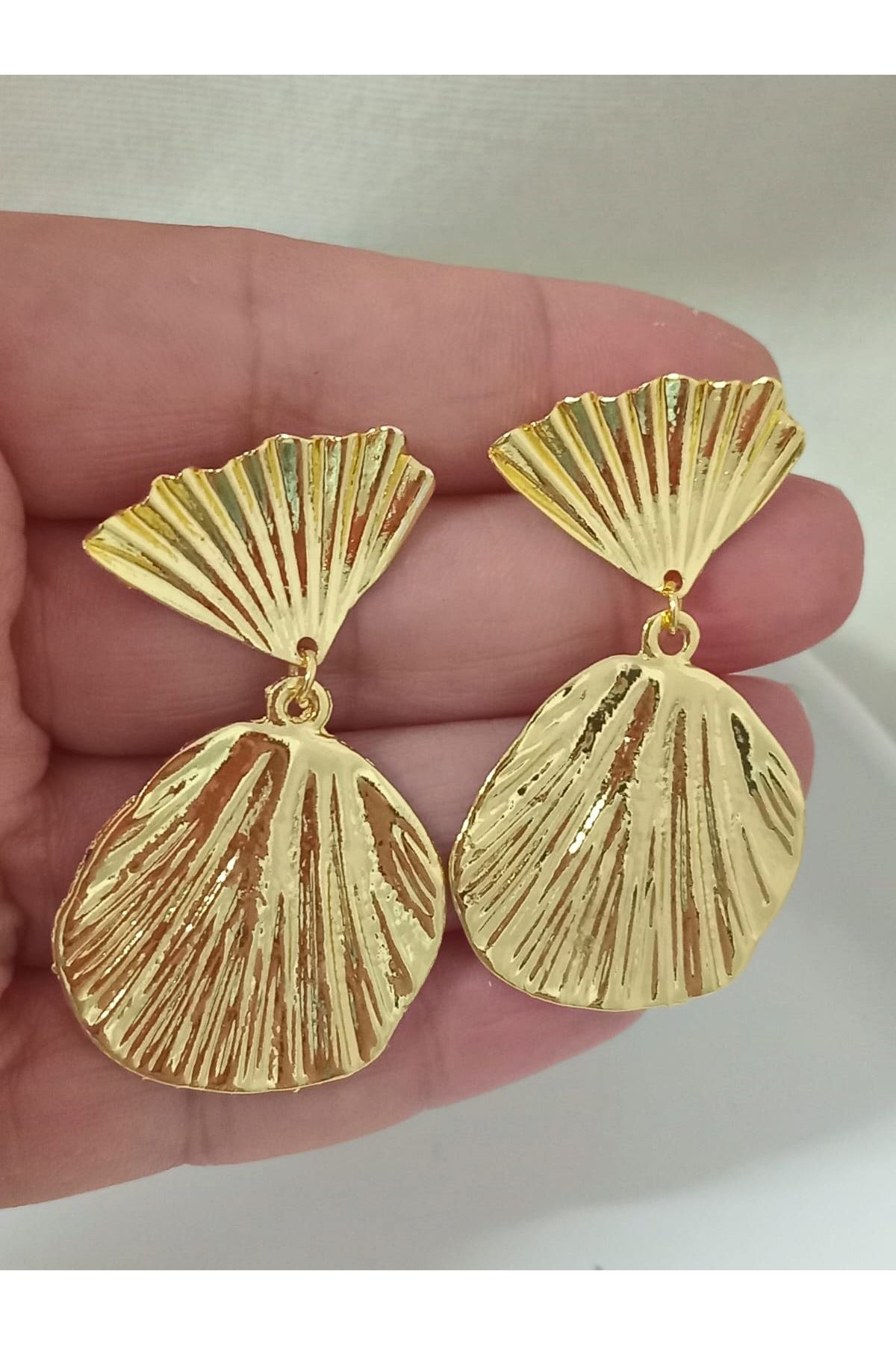 Gold Sallantılı Şık Kadın Küpe