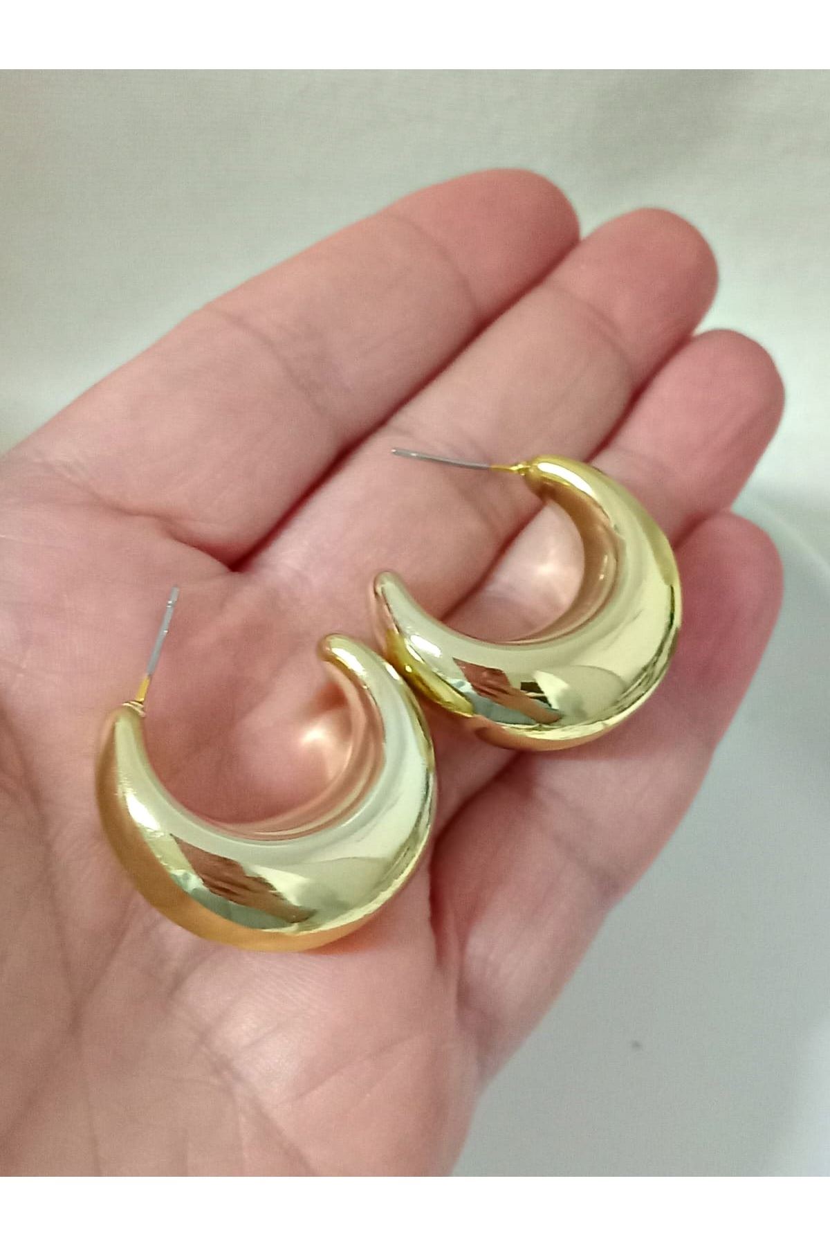 Gold Yarım Ay Çok Hafif Şık Kadın Küpe