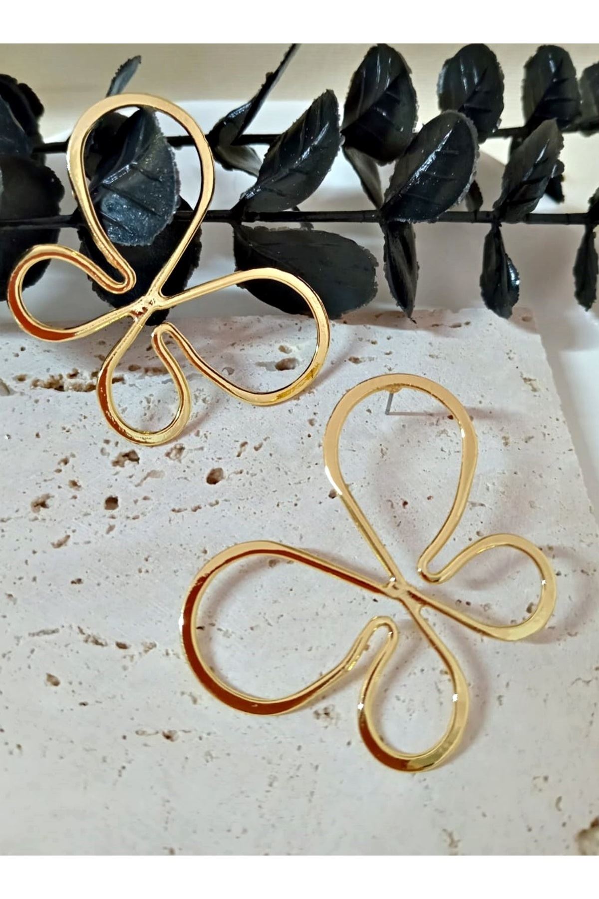 Gold Tel Kelebek Şık Hafif Kadın Küpe