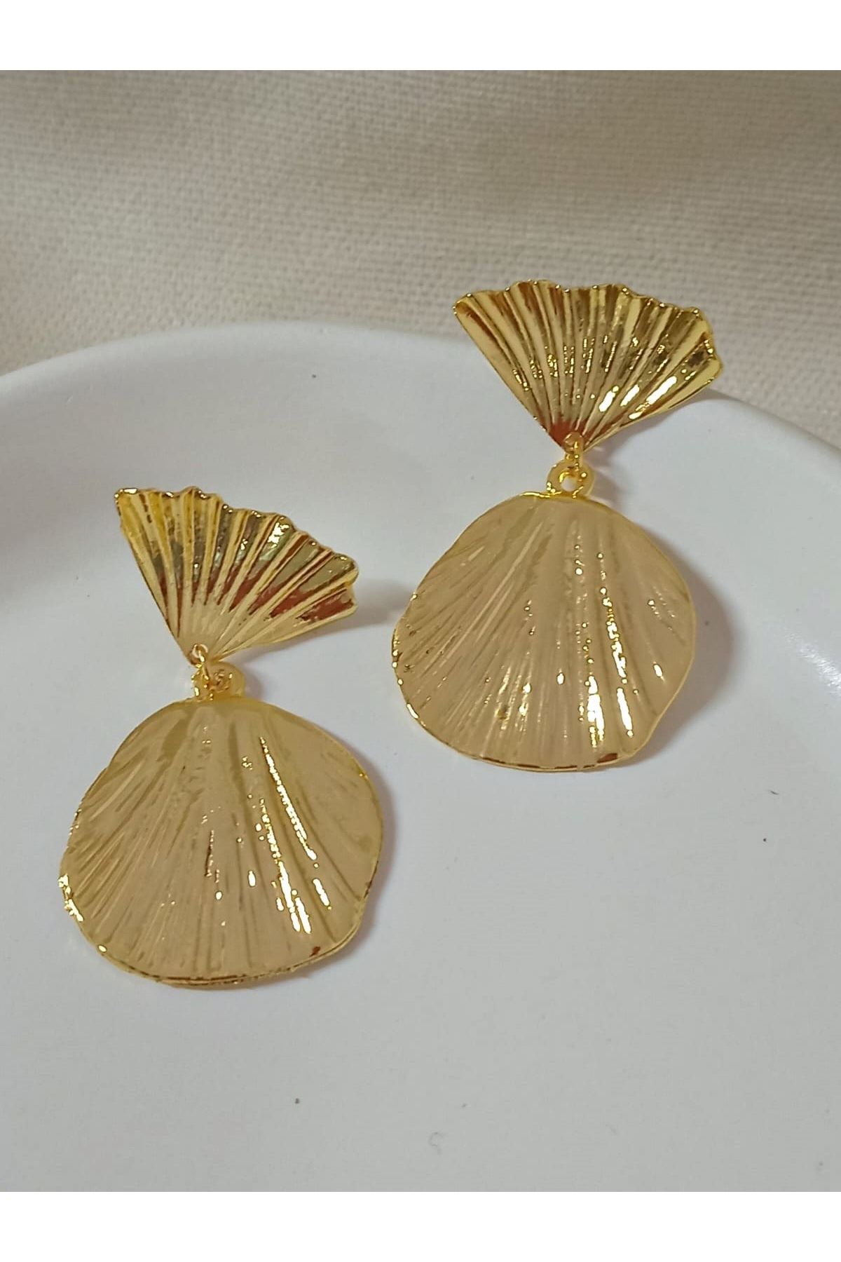 Gold Sallantılı Şık Kadın Küpe