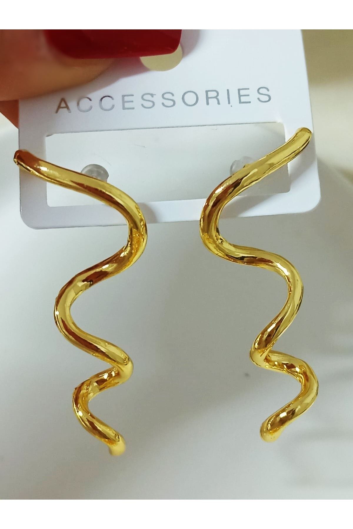 Marka Model, Gold Kıvrımlı Hafif Kadın Küpe