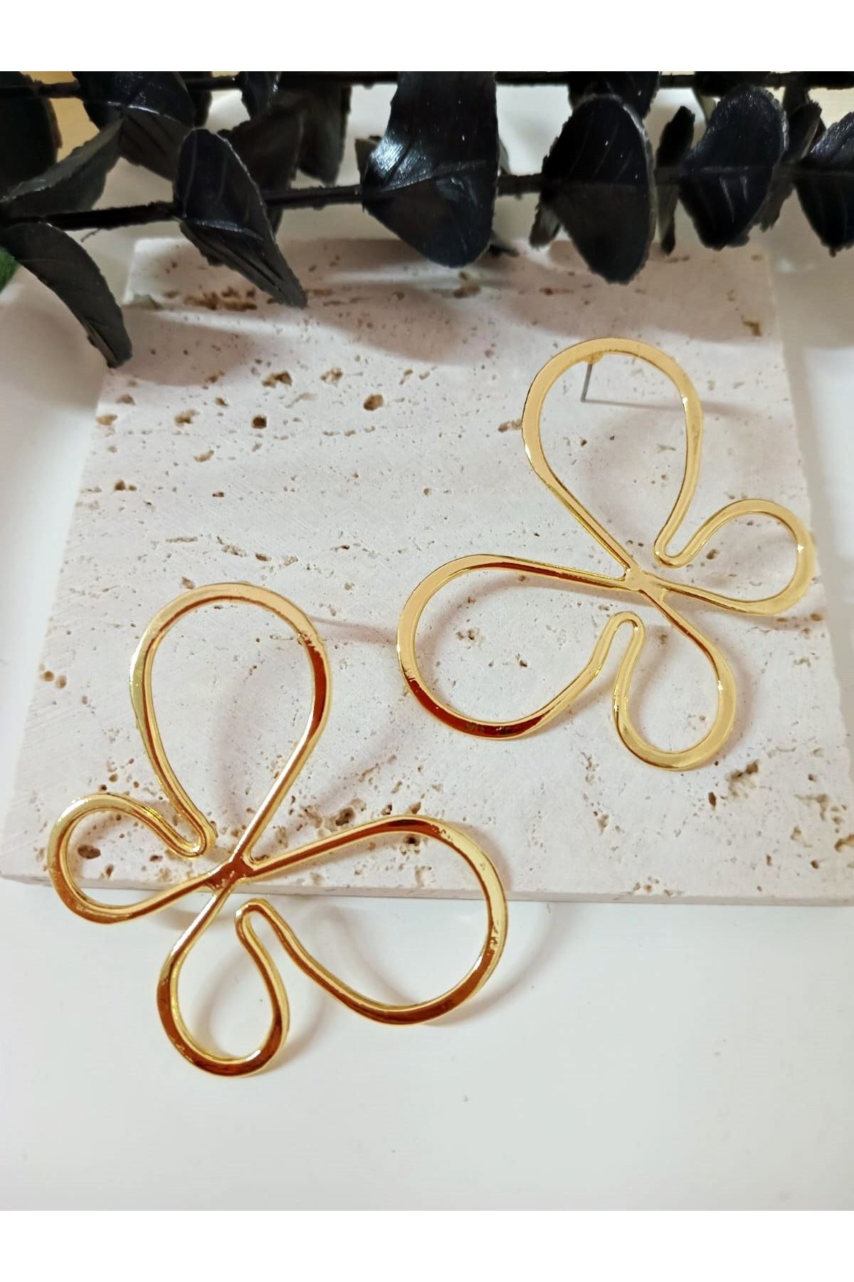 Gold Tel Kelebek Şık Hafif Kadın Küpe