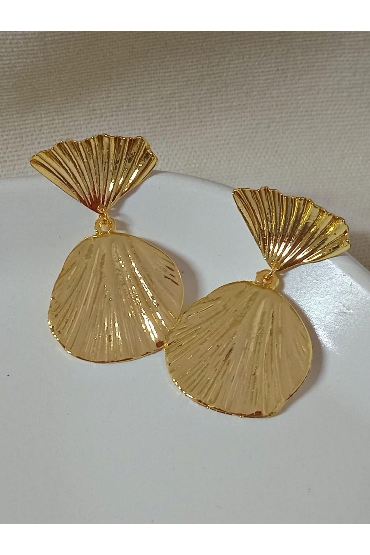 Gold Sallantılı Şık Kadın Küpe