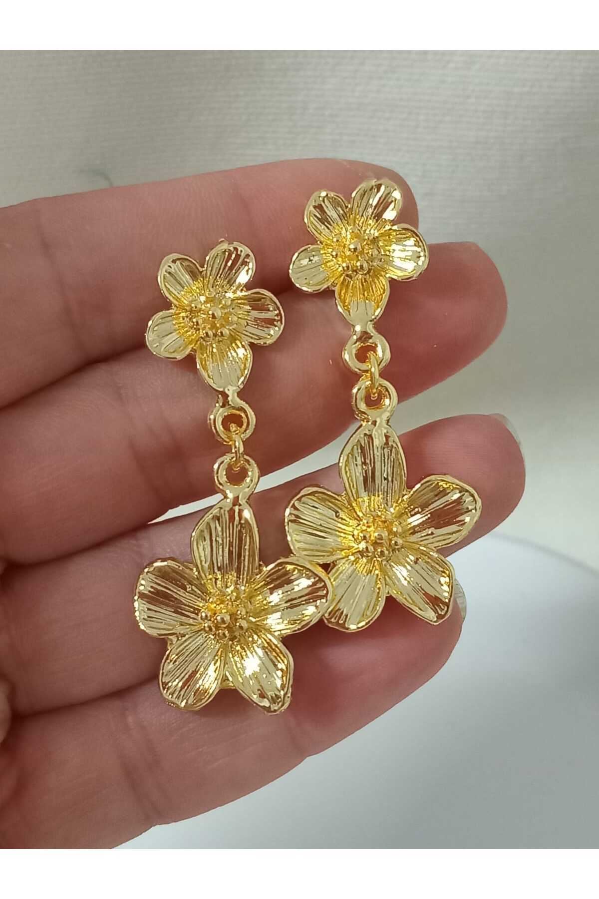 Gold Sallantılı Çiçek Kadın Küpe