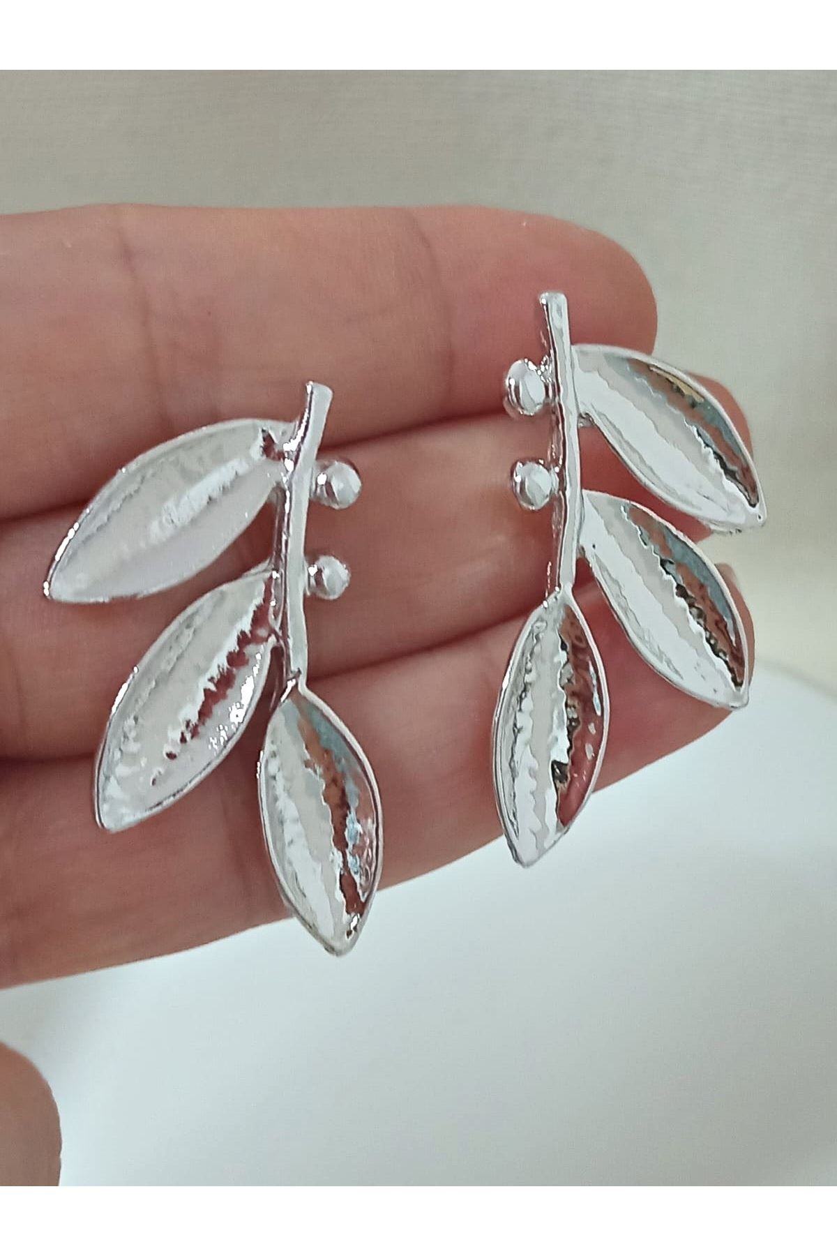 Gümüş Zeytin Dalı Şık Kadın Küpe