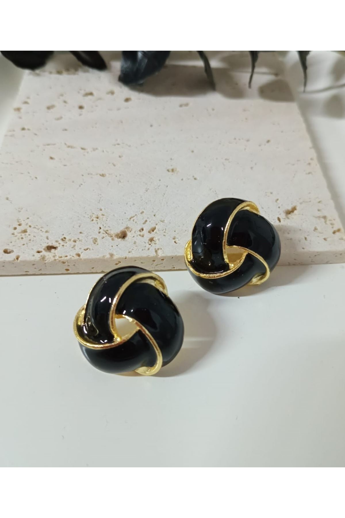 Siyah Gold Vintage Sarmal Şık Küpe