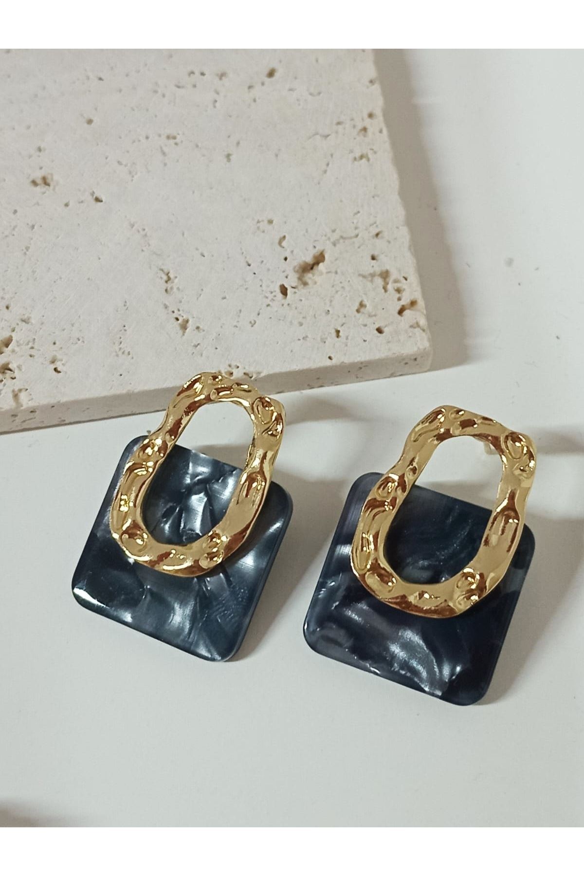 Gri Gold Hafif Şık Kadın Küpe