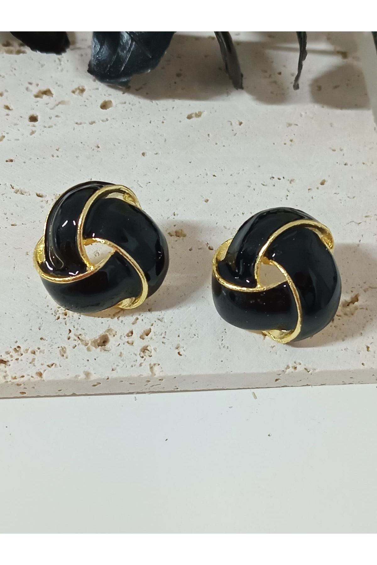 Siyah Gold Vintage Sarmal Şık Küpe