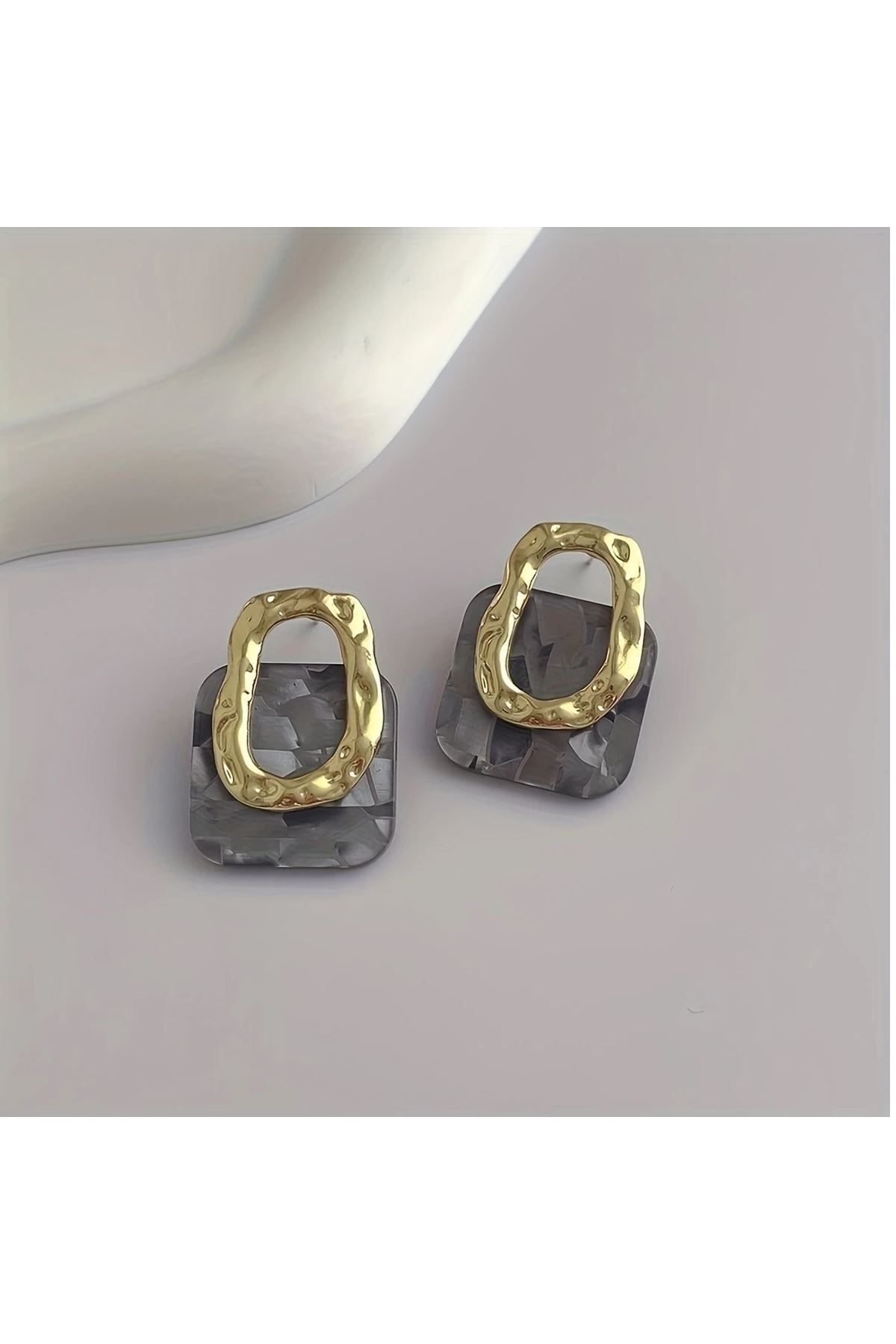 Gri Gold Hafif Şık Kadın Küpe