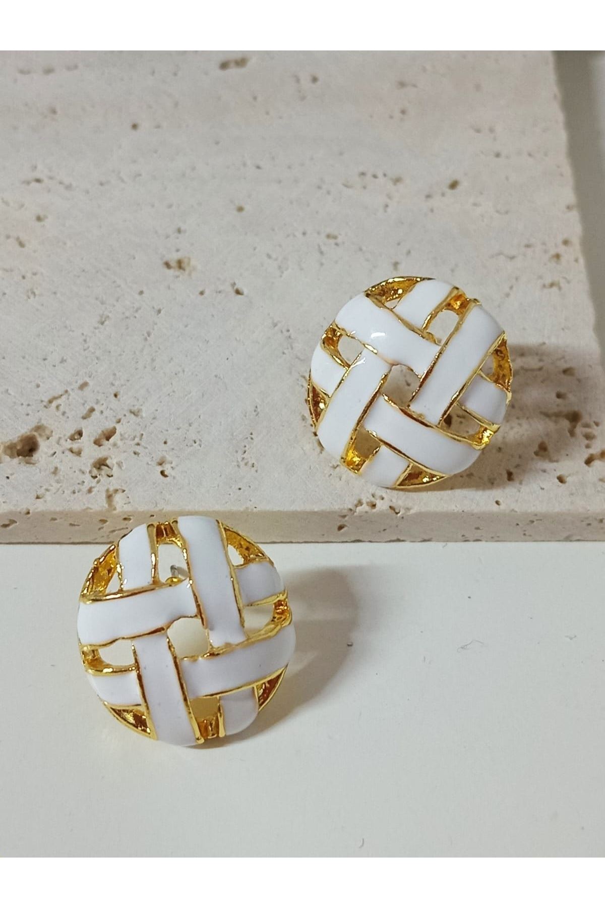 Siyah Gold Vintage Ekose Delikli Şık Küpe