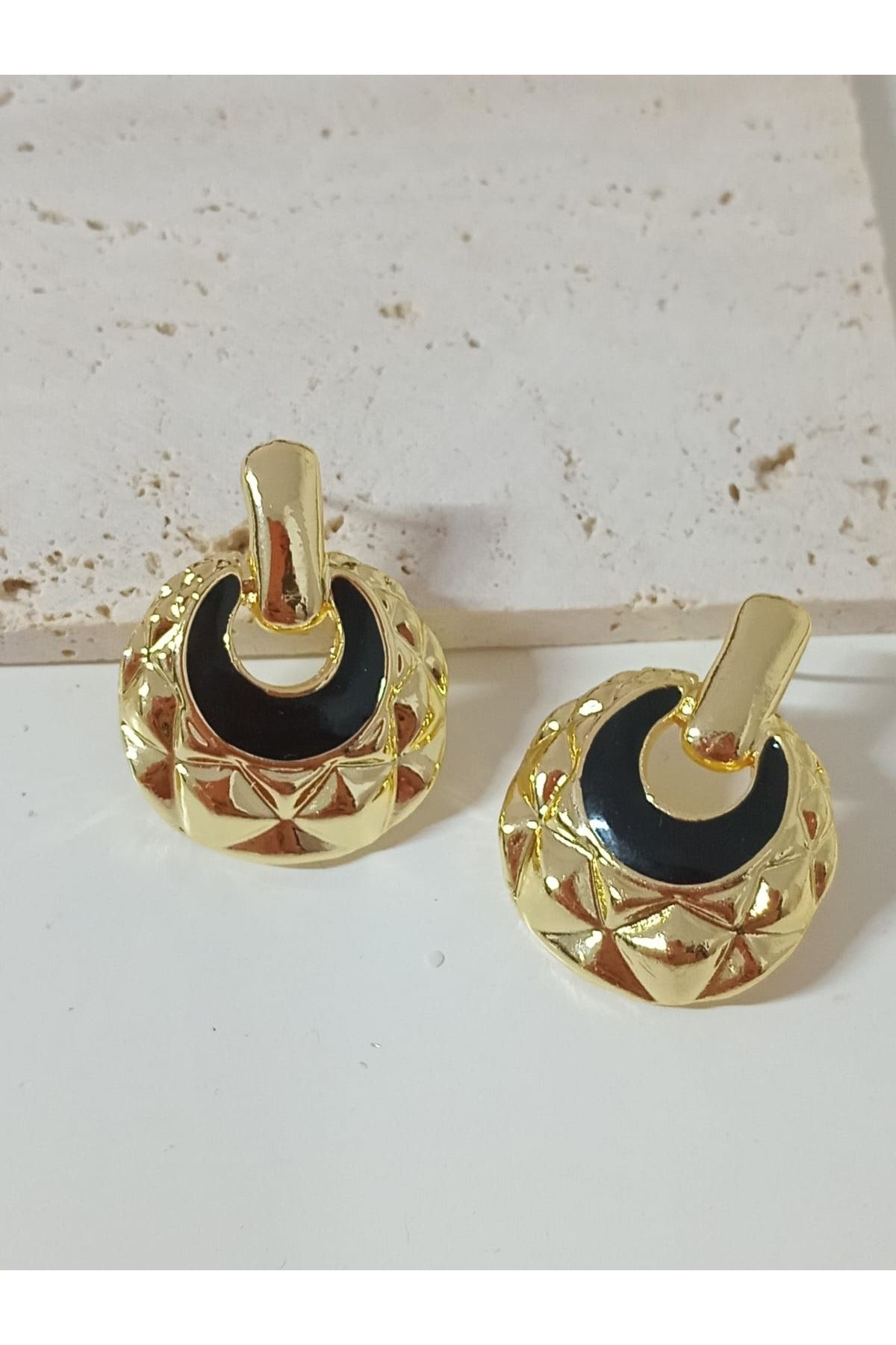 Siyah Mineli Şık Kadın Küpe