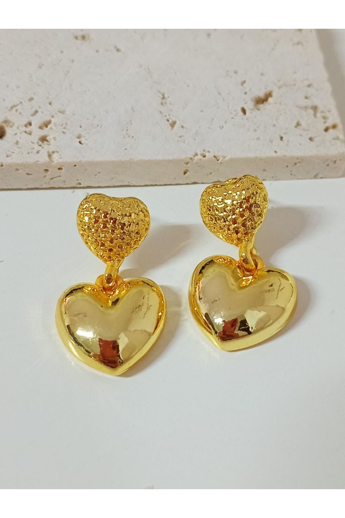 Gold Sıralı Kalp Sallantılı Kadın Küpe