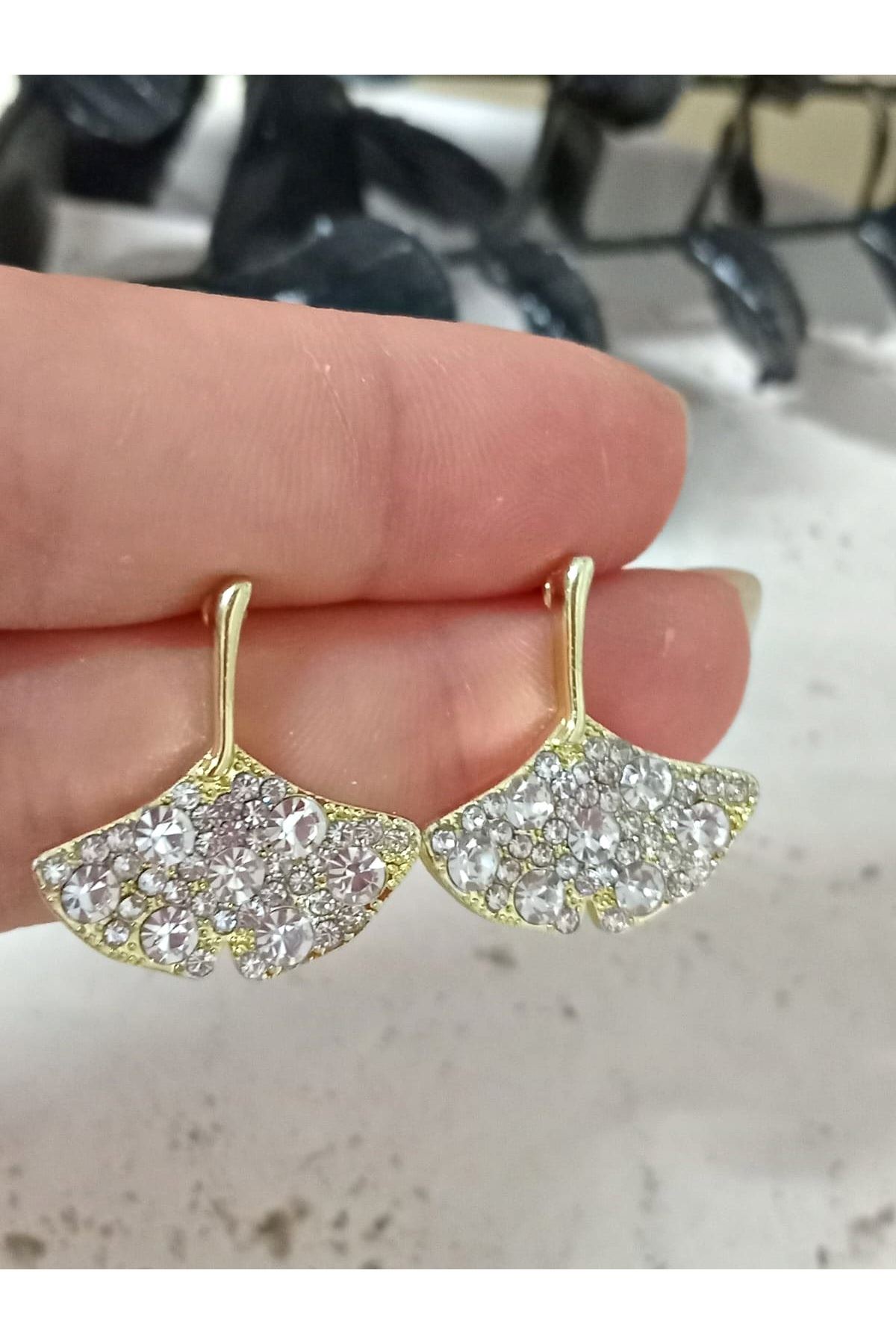 Gold Gingko Taşlı Zarif Kadın Küpe