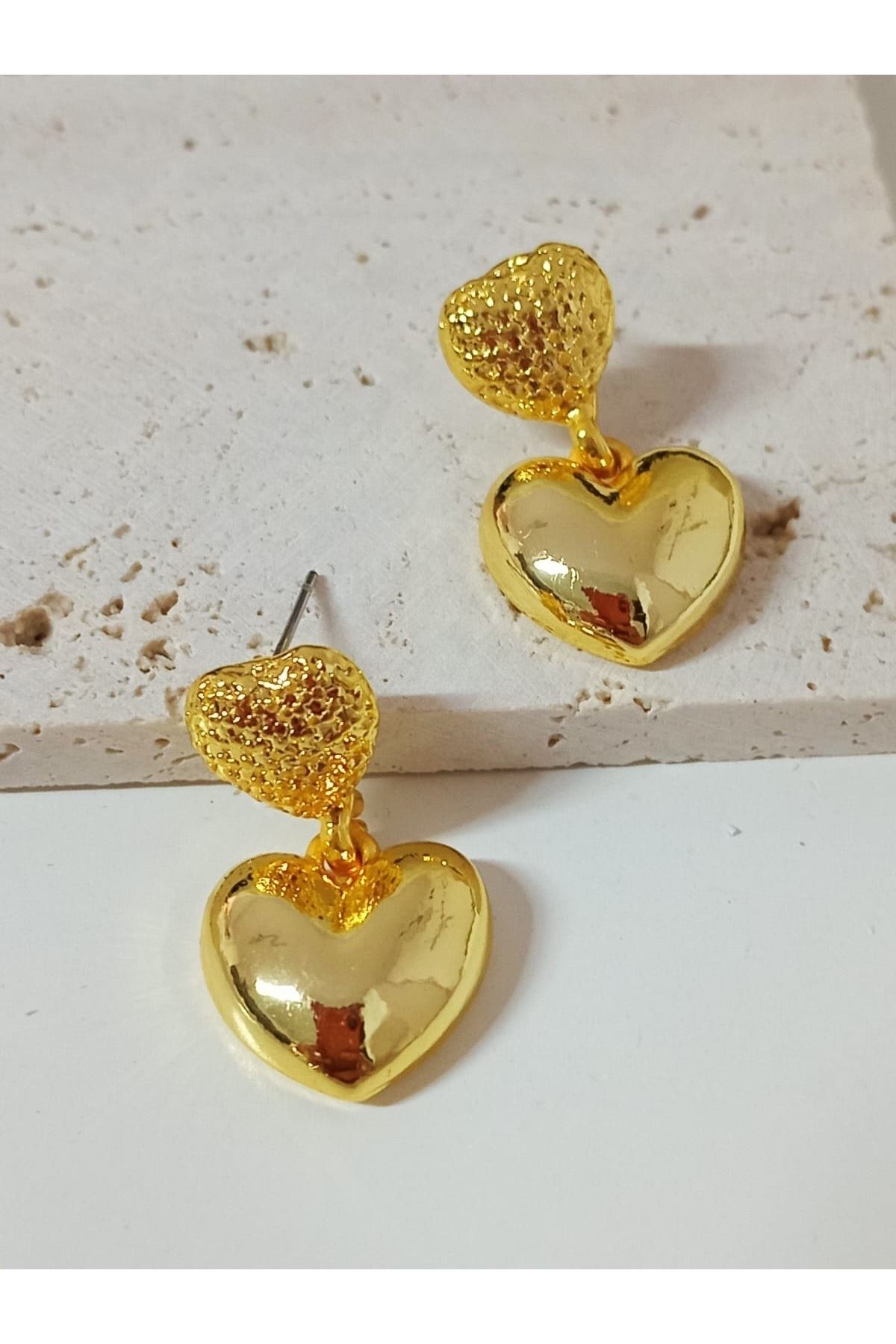 Gold Sıralı Kalp Sallantılı Kadın Küpe
