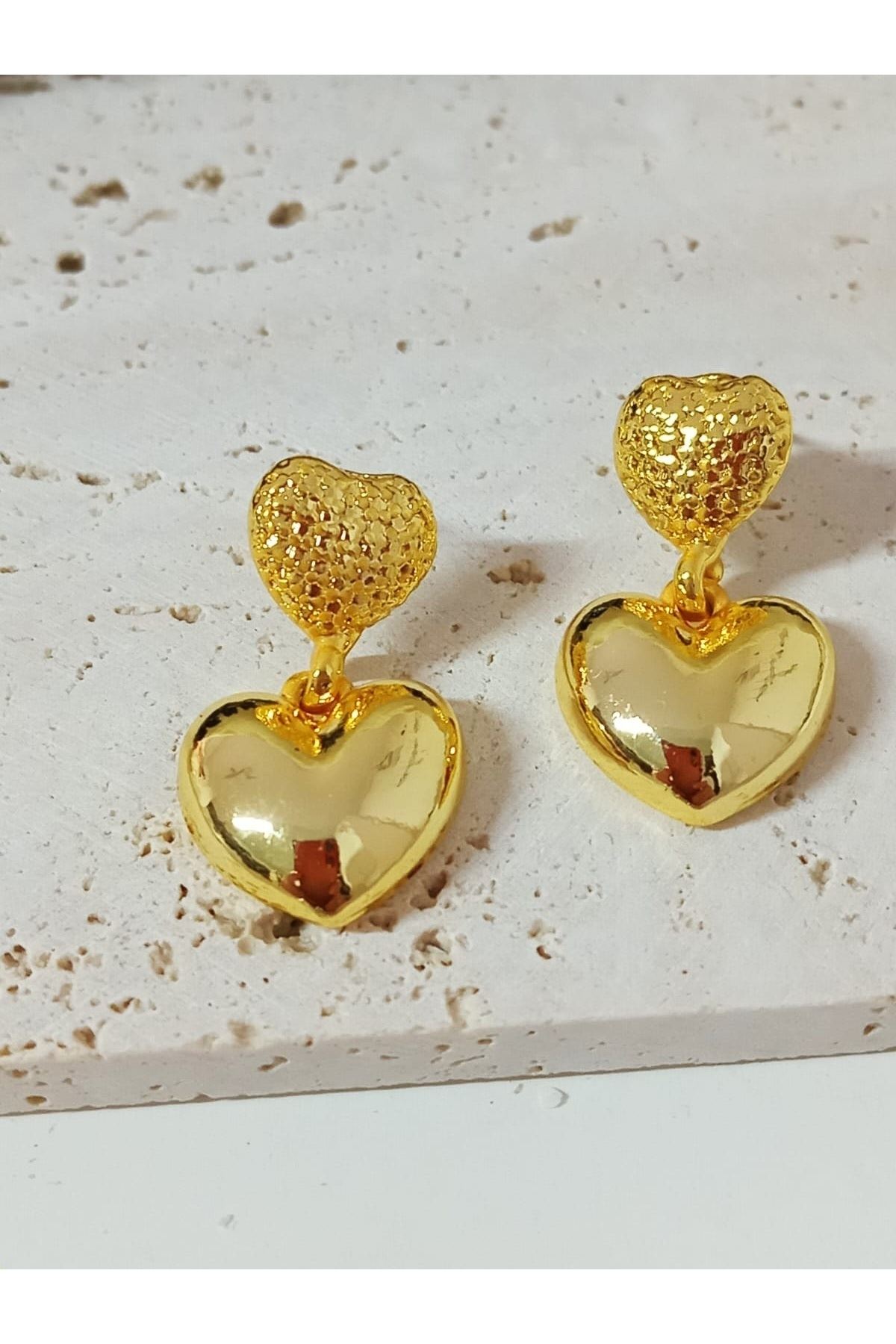 Gold Sıralı Kalp Sallantılı Kadın Küpe