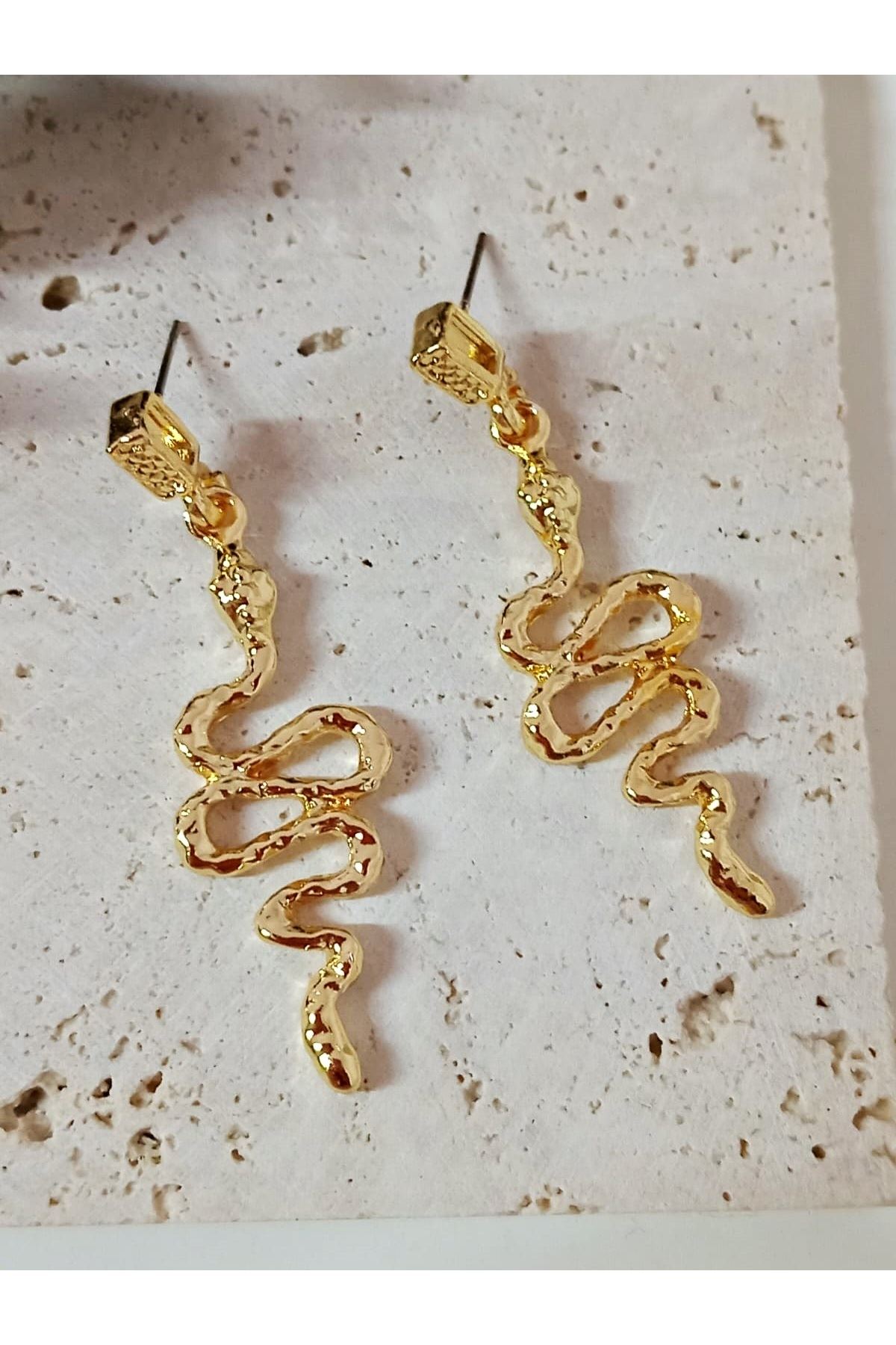 Gold Sallantılı Yılan Kadın Küpe