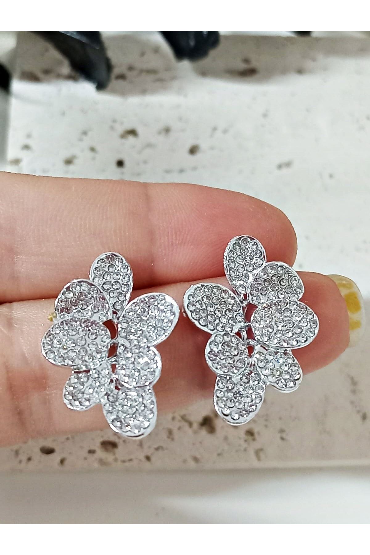 Gümüş Yapraklar Küçük Kadın Küpe