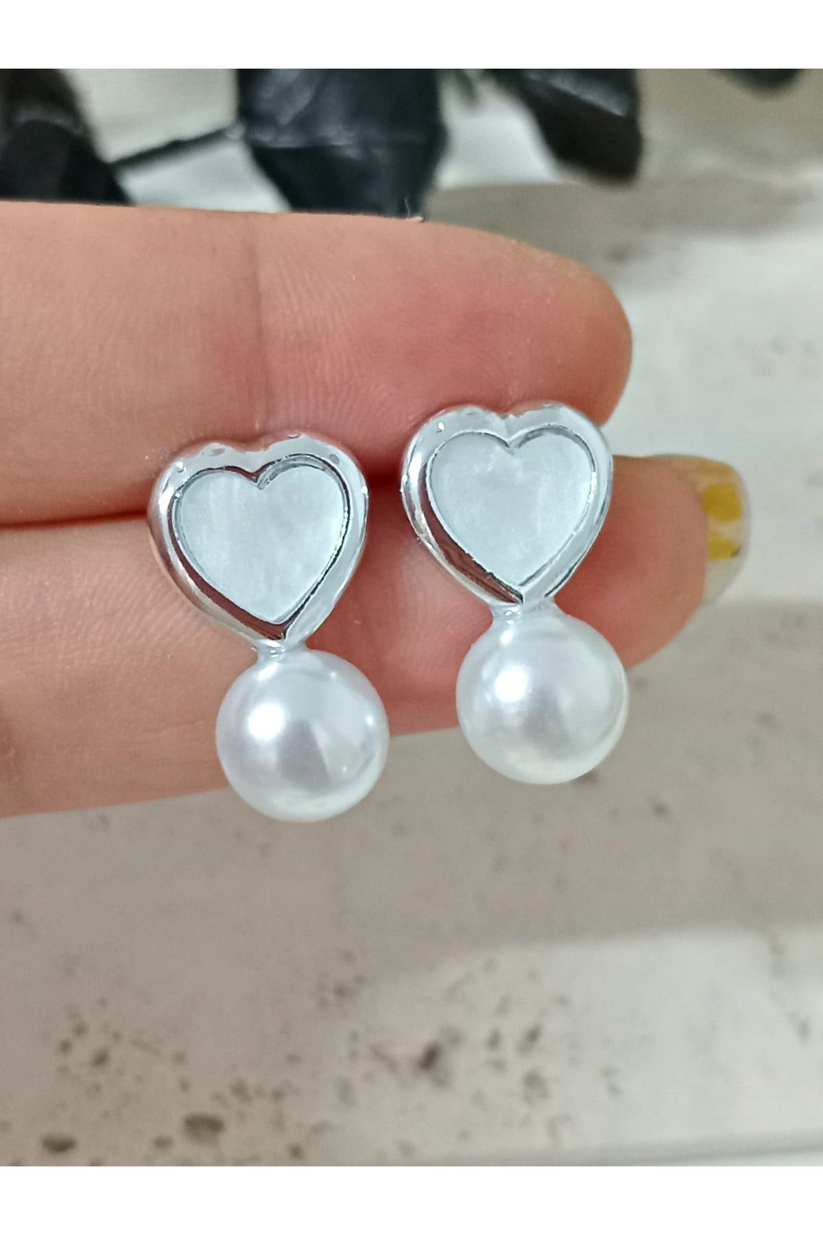 Gümüş Kalp İncili Küçük Kadın Küpe