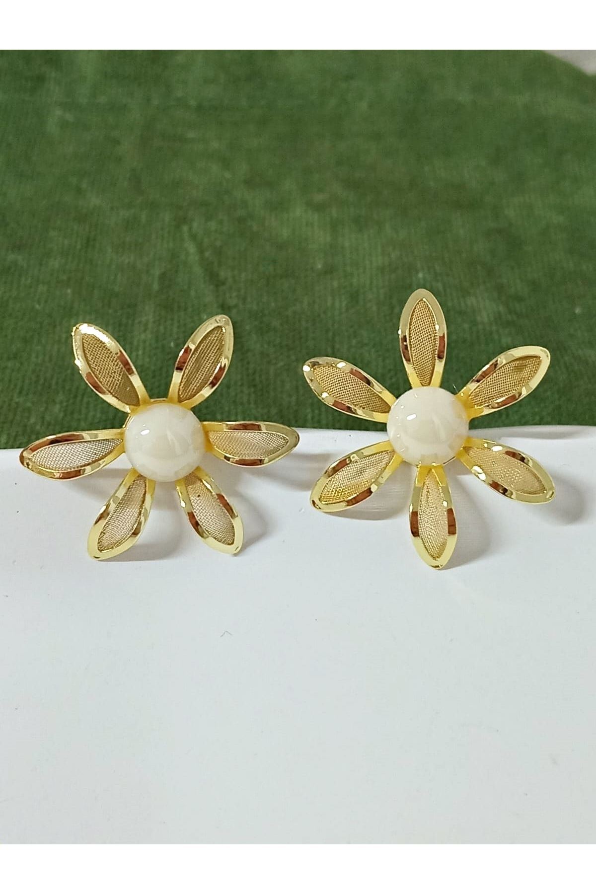 Gold Çiçek İncili Kadın Küpe